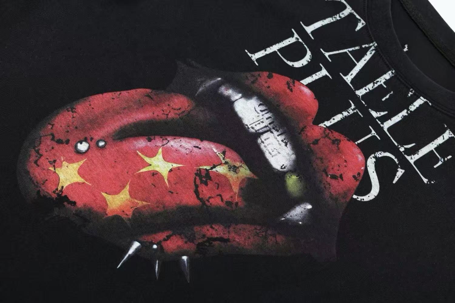 Omirad “Table Pills Graphic Tee”