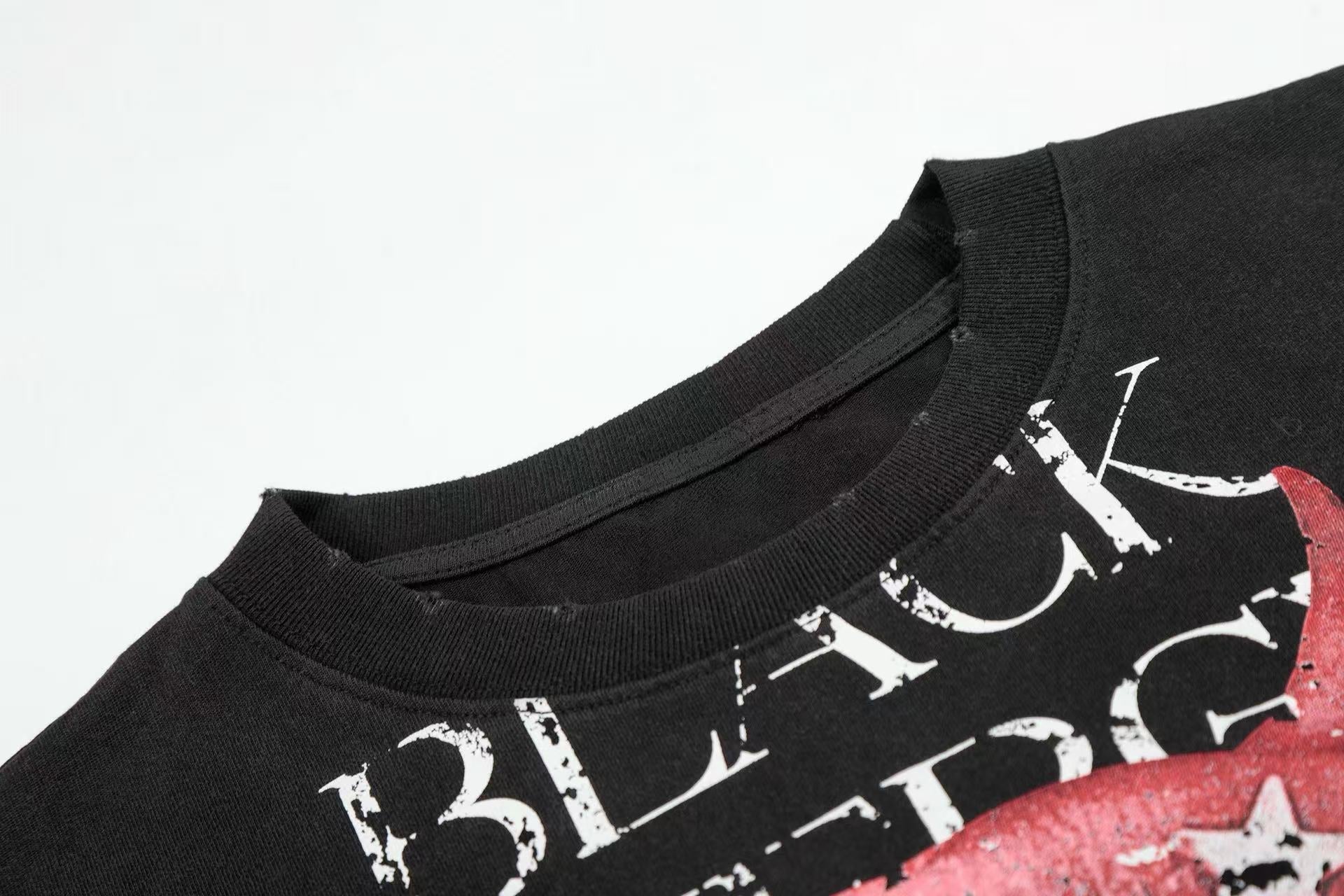 Omirad “Devil Lip Graphic Tee”