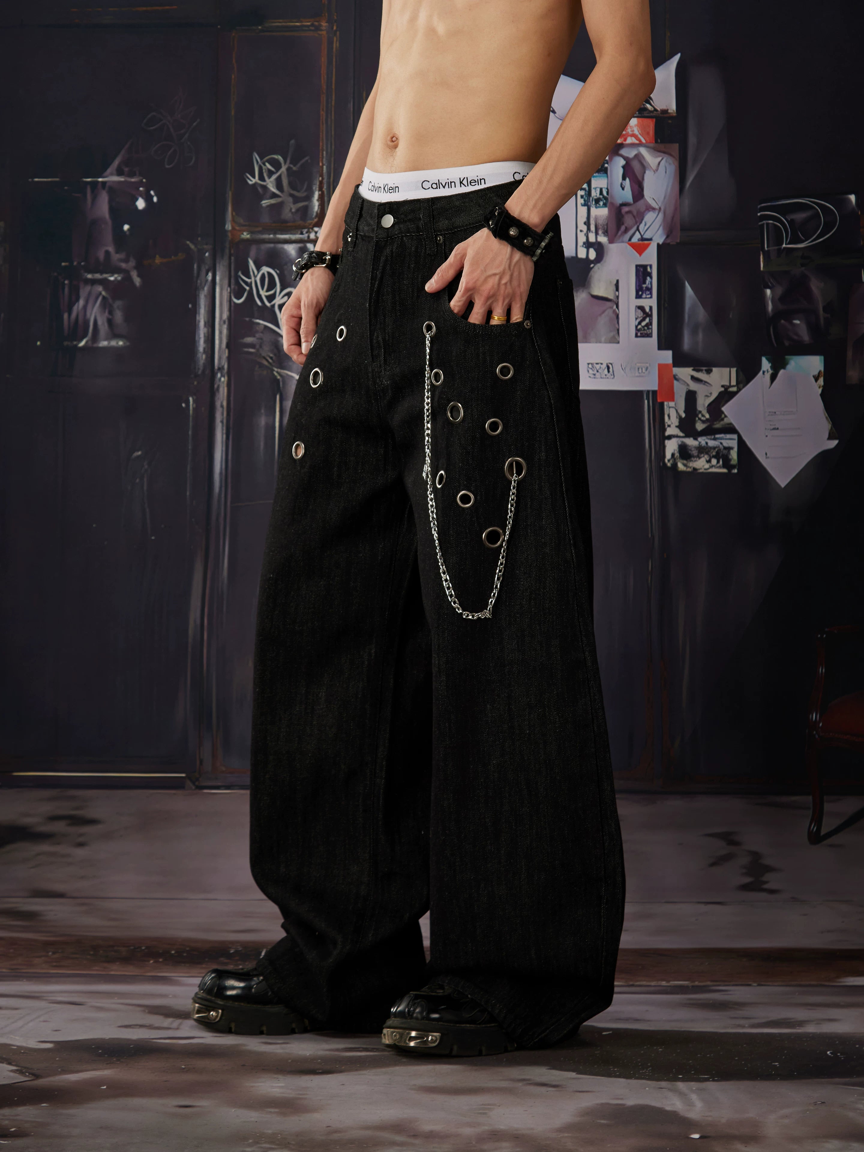 NOMANIAI Y2K Cut-out Metal Wide-Leg Curved-Seam Jeans with Detachable Chain.