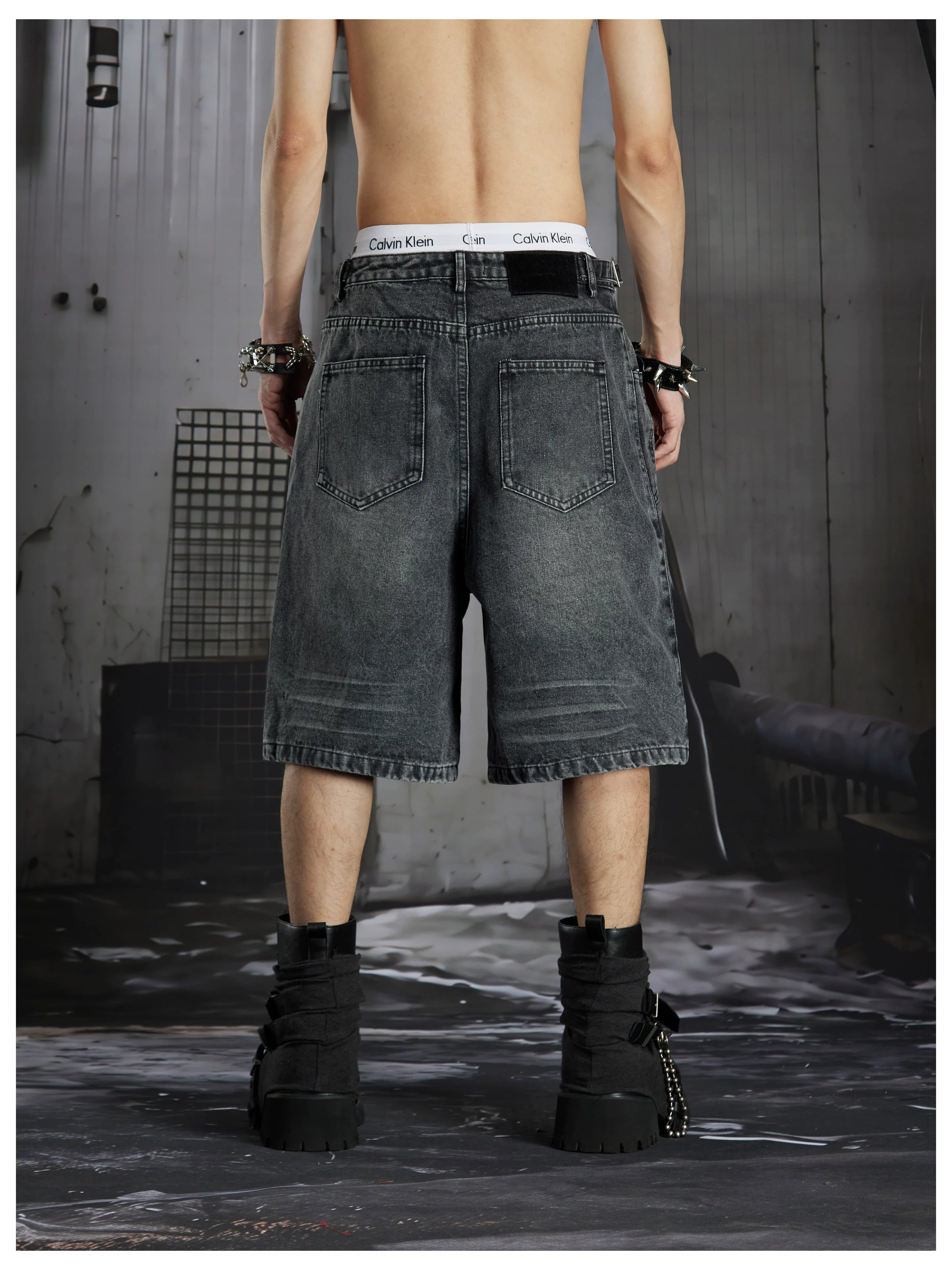 NOMANIAI Deconstructed double-waistband distressed loose-fit denim shorts.