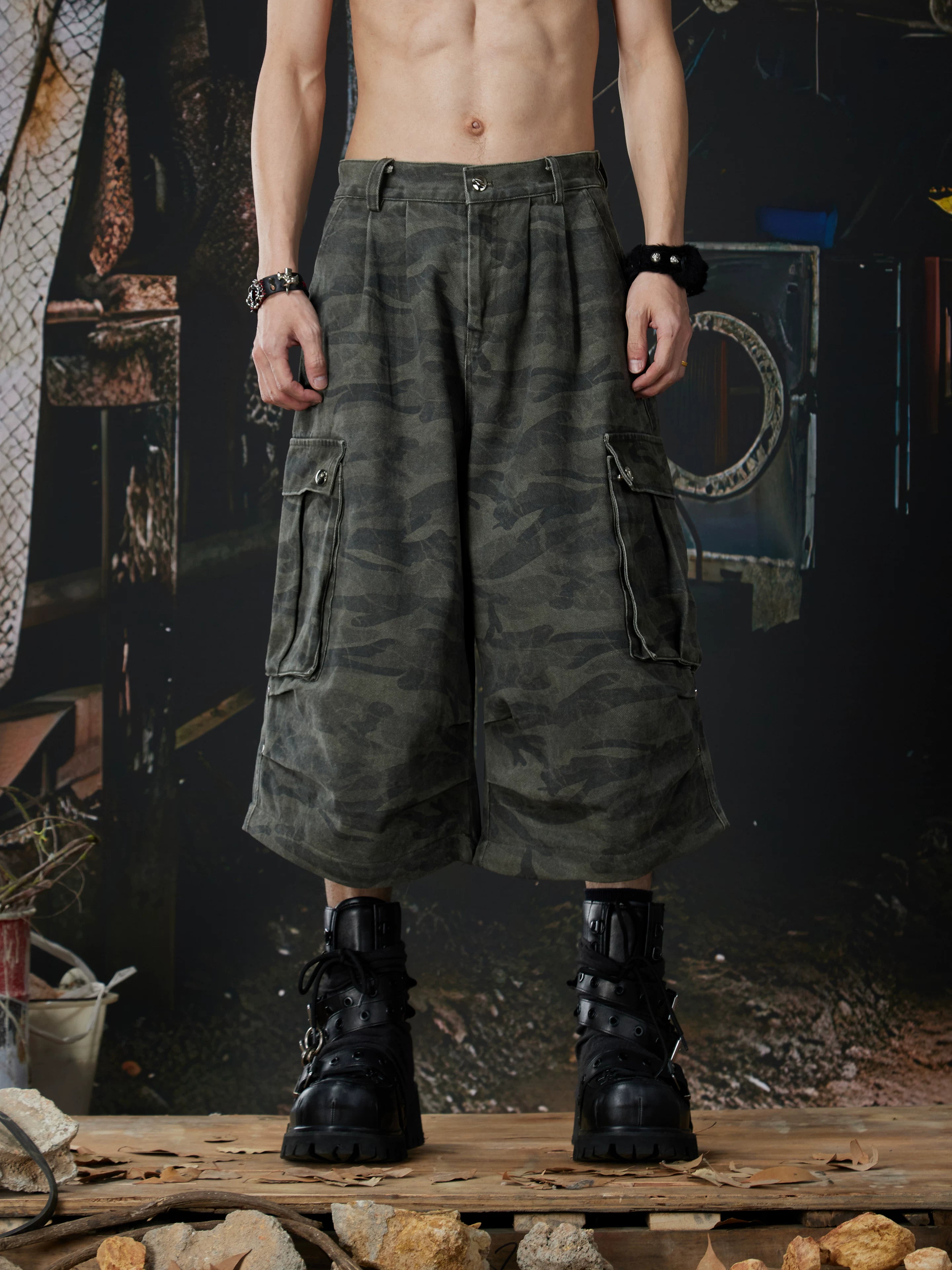 NOMANIAI  Convertible-Cuff Loose Straight-Leg Camo/Denim Streetwear Pants.