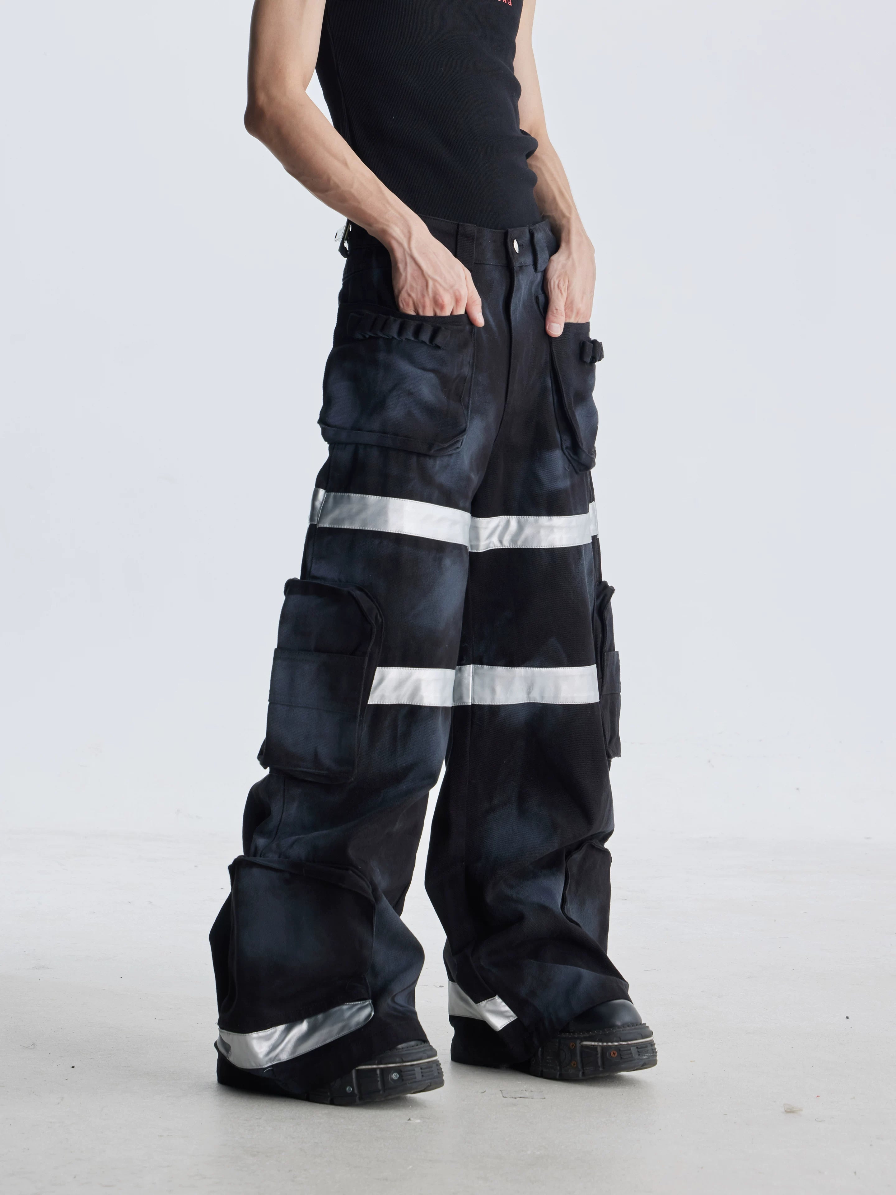 NOMANIAI Heavy-duty streetwear wide-leg denim trousers.