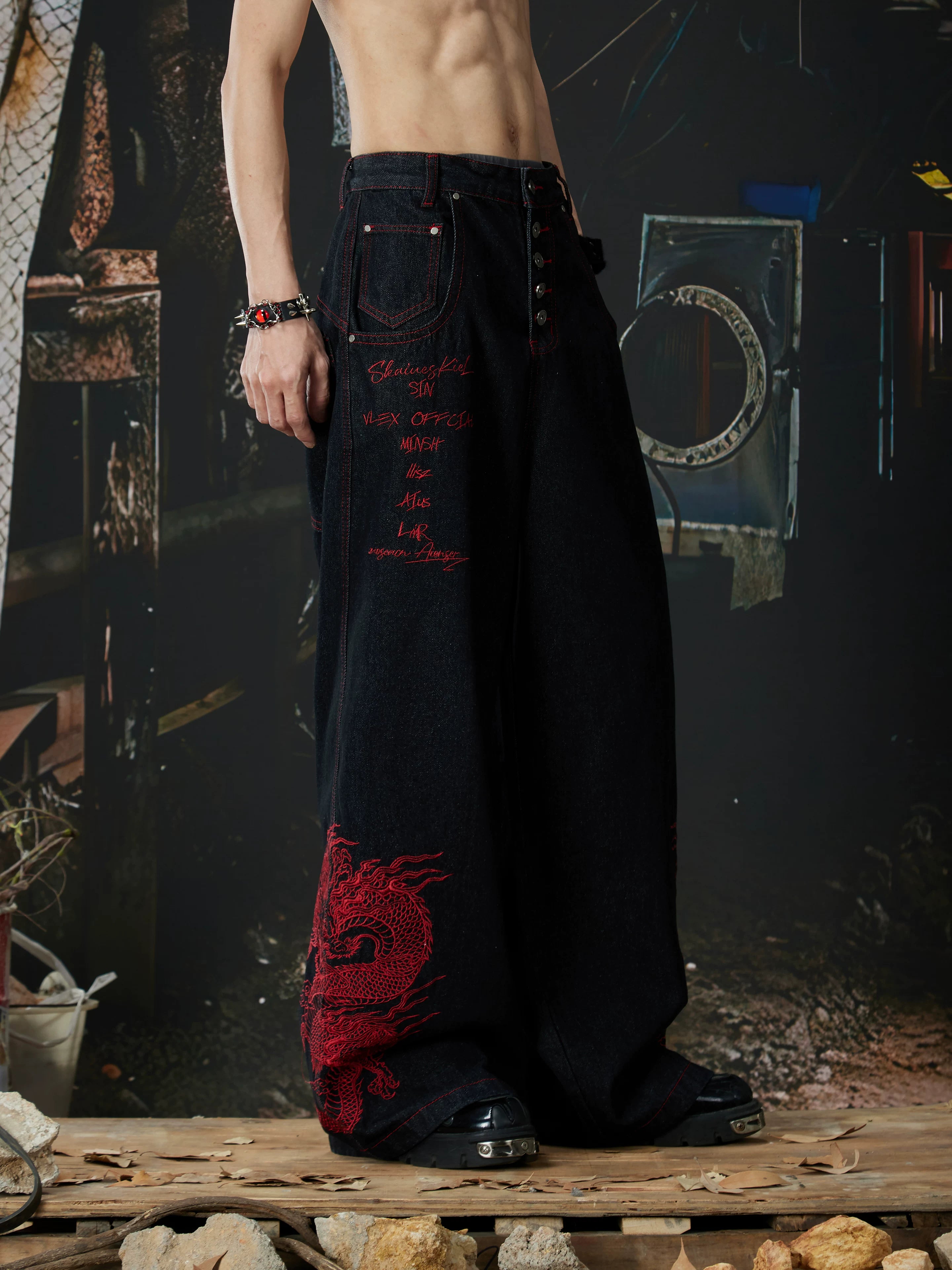 NOMANIAI  Dragon Totem Embroidered Multi-Button Jeans.