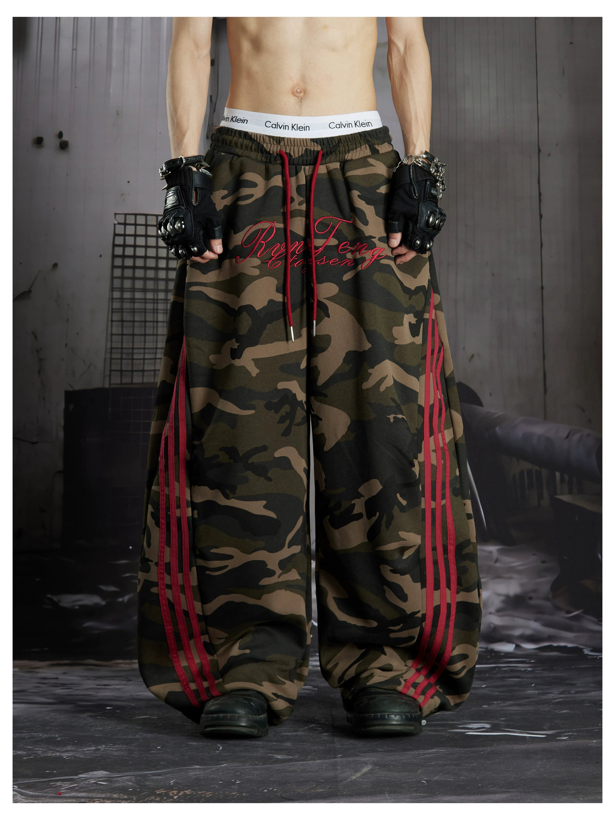 NOMANIAI Street-style embroidered camouflage casual pants with three-stripe detailing.