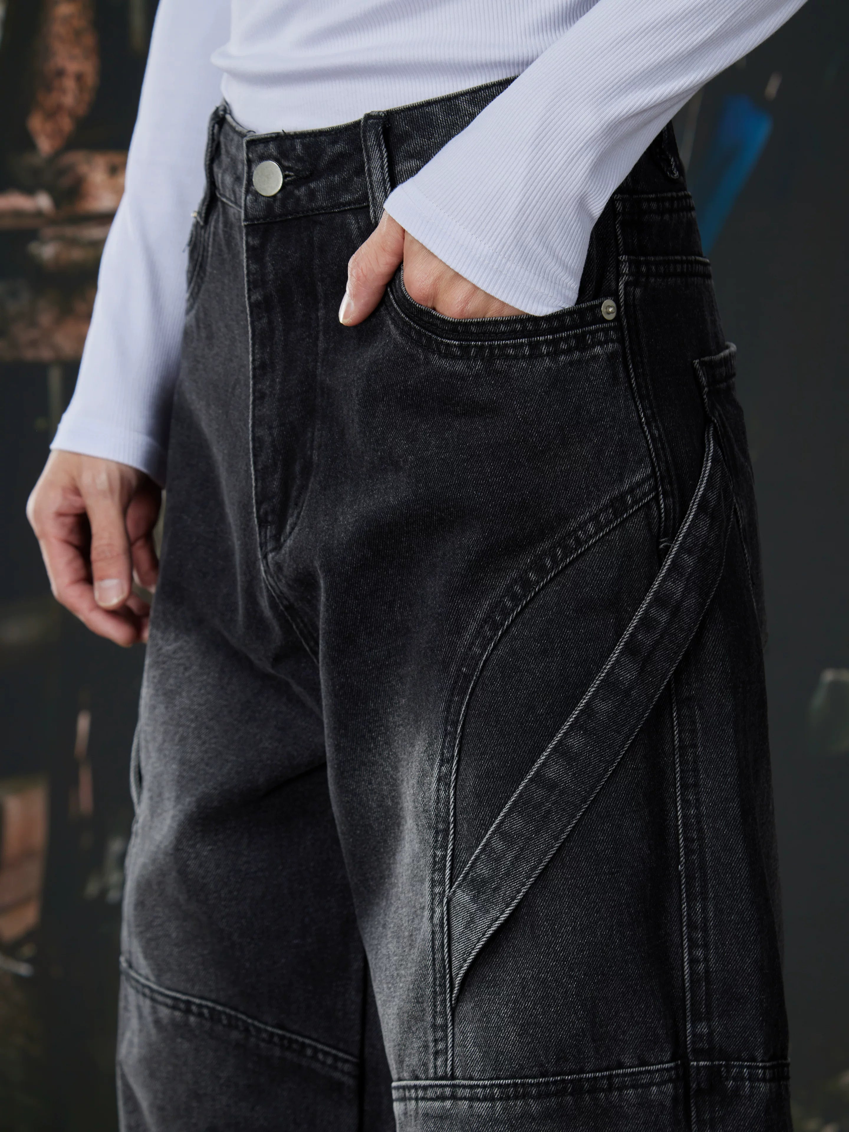 NOMANIAI Loose-fit, washed, and distressed jeans with 3D tailoring.