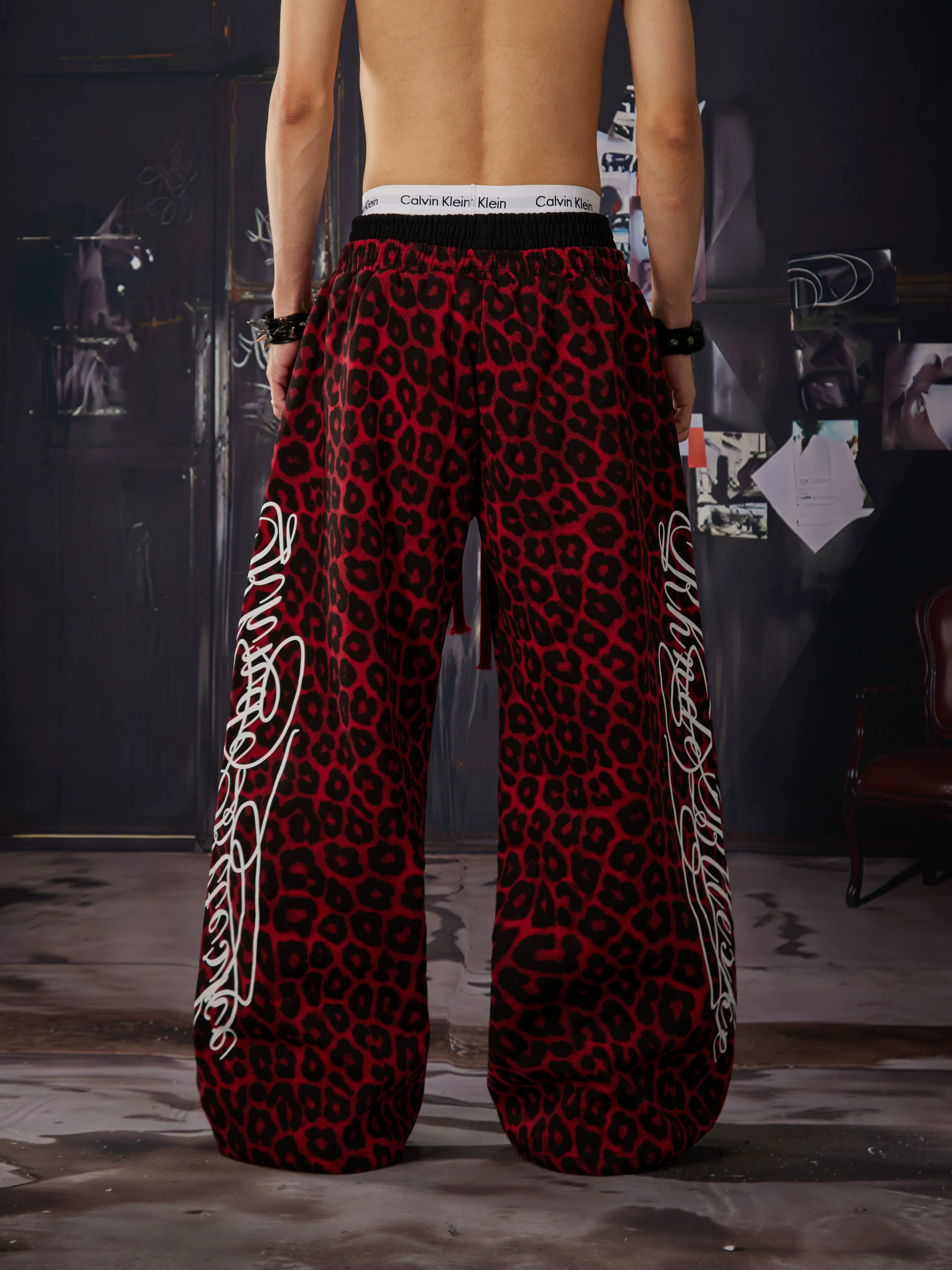 NOMANIAI Y2K-style loose-fit casual pants with leopard print and totem motifs.