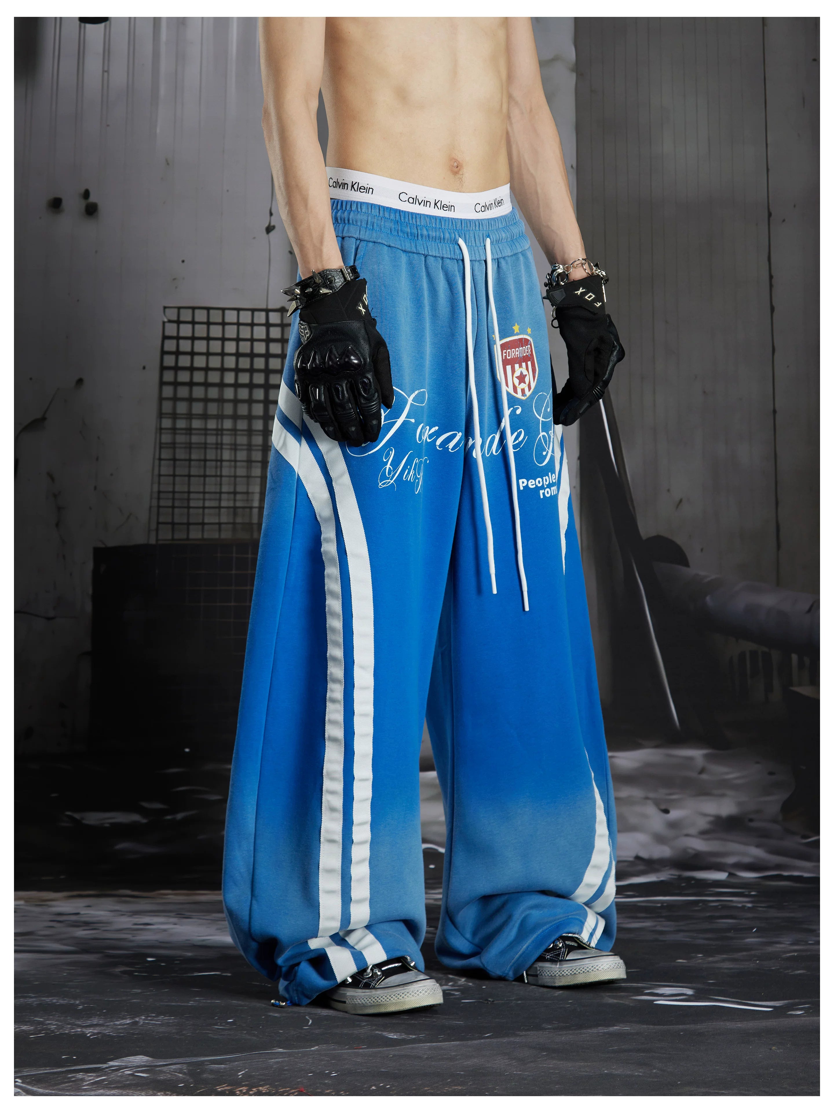 NOMANIAI Street-style distressed print loose-fit sweatpants.