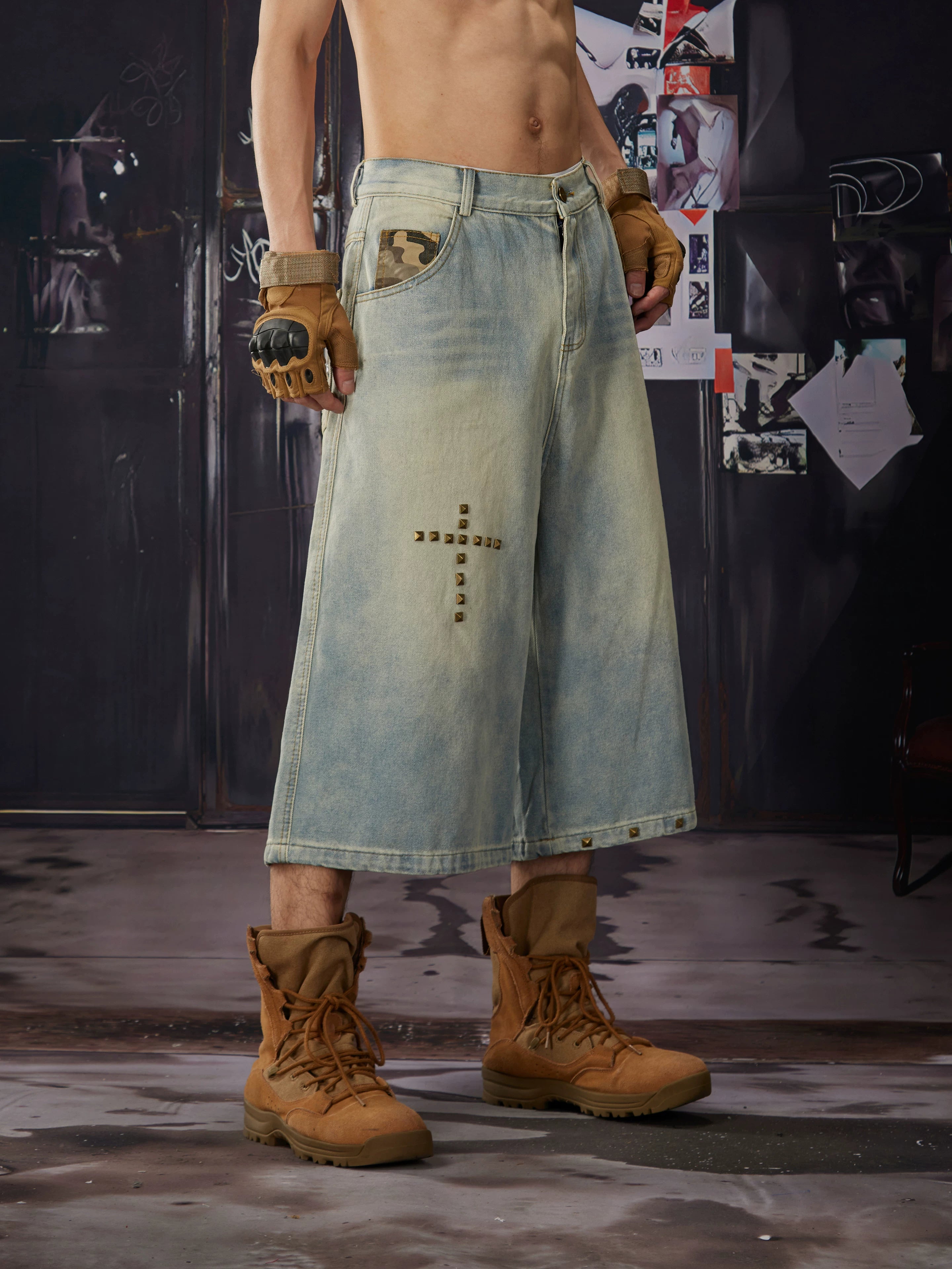 NOMANIAI Vintage-style, distressed, loose-fit cropped jeans in an antique bronze wash.