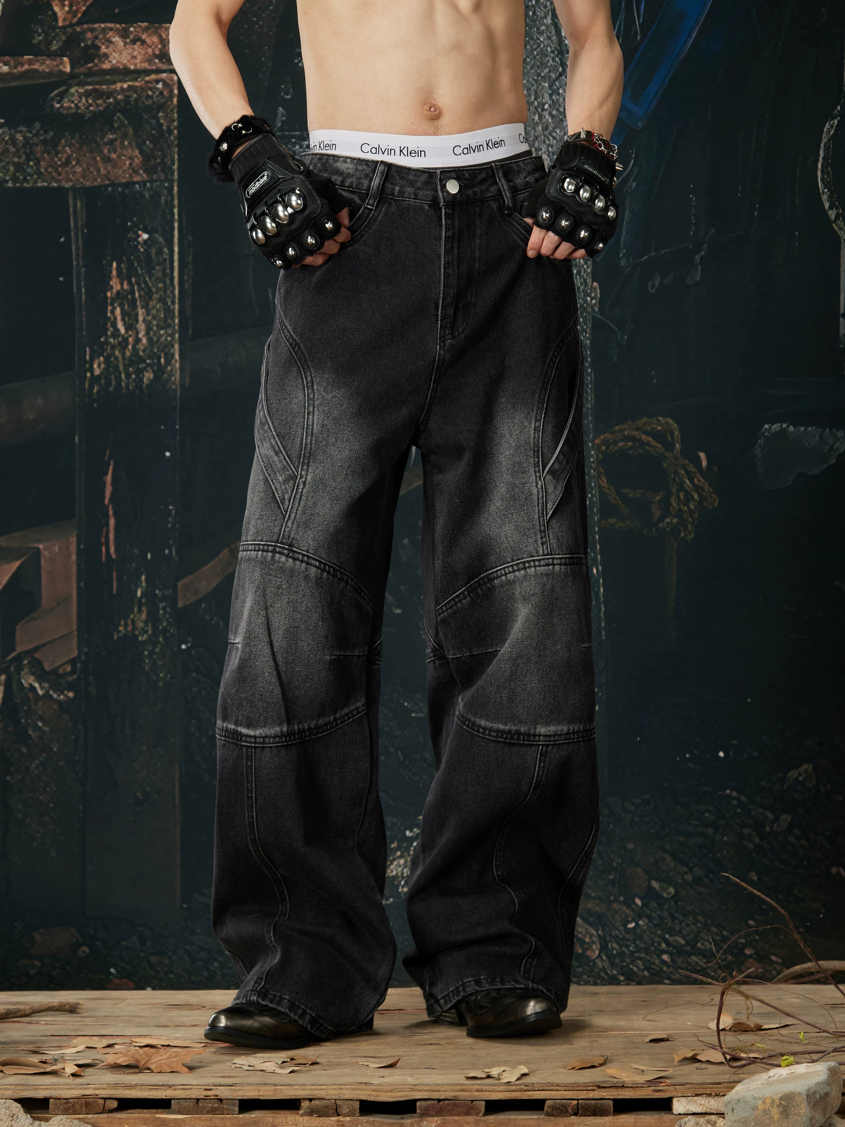 NOMANIAI Loose-fit, washed, and distressed jeans with 3D tailoring.