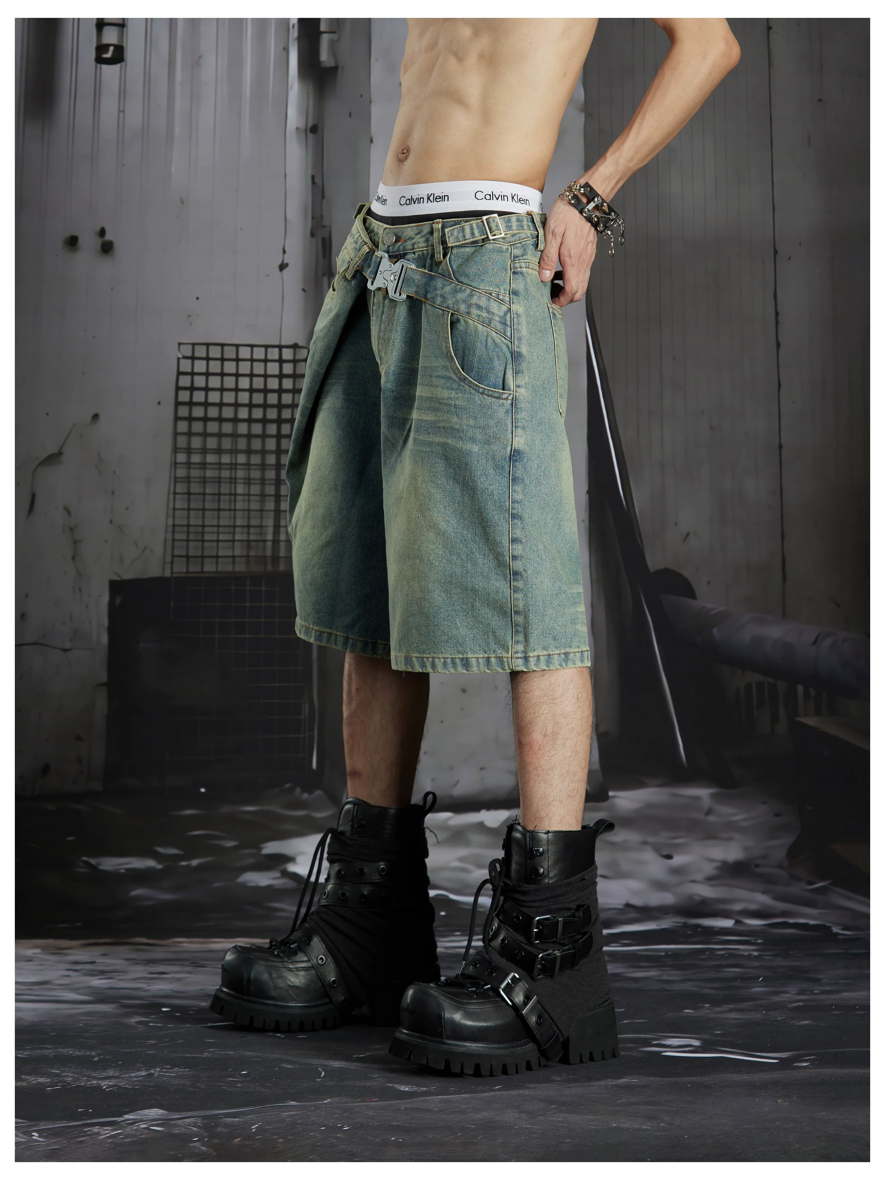 NOMANIAI Deconstructed double-waistband distressed loose-fit denim shorts.