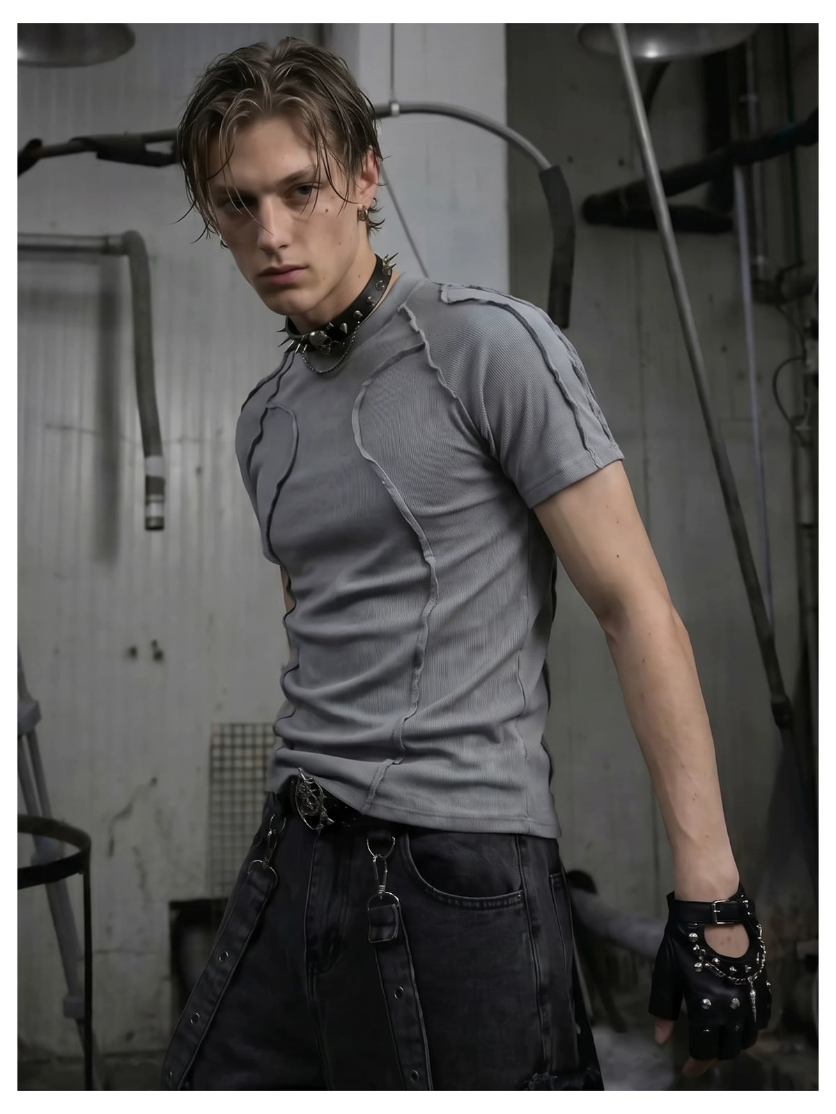 NOMANIAI  3D-cut textured stretch fitted short-sleeve top.