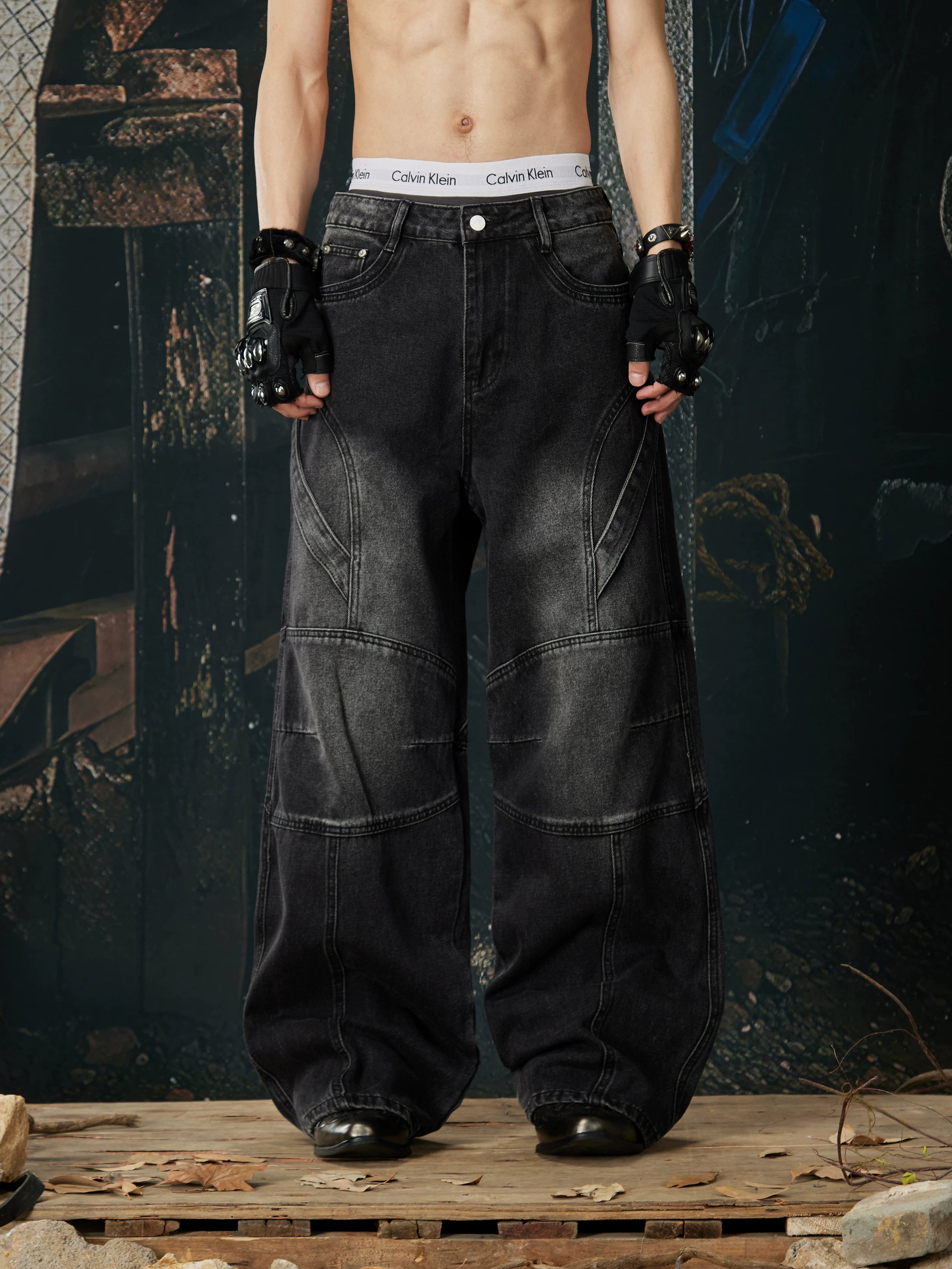NOMANIAI Loose-fit, washed, and distressed jeans with 3D tailoring.