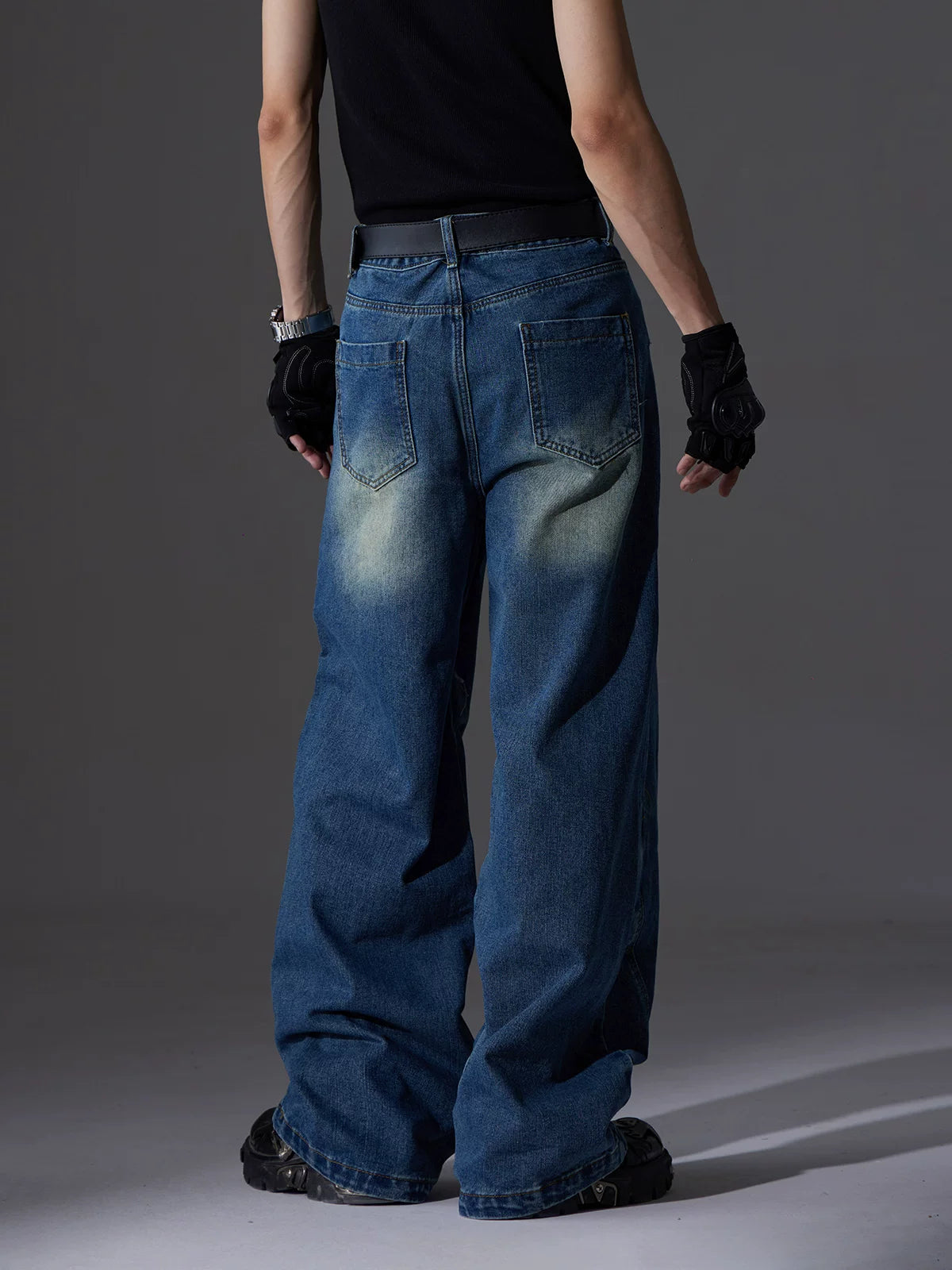 NOMANIAI  Original design vintage-style cut-out loose straight-leg jeans.