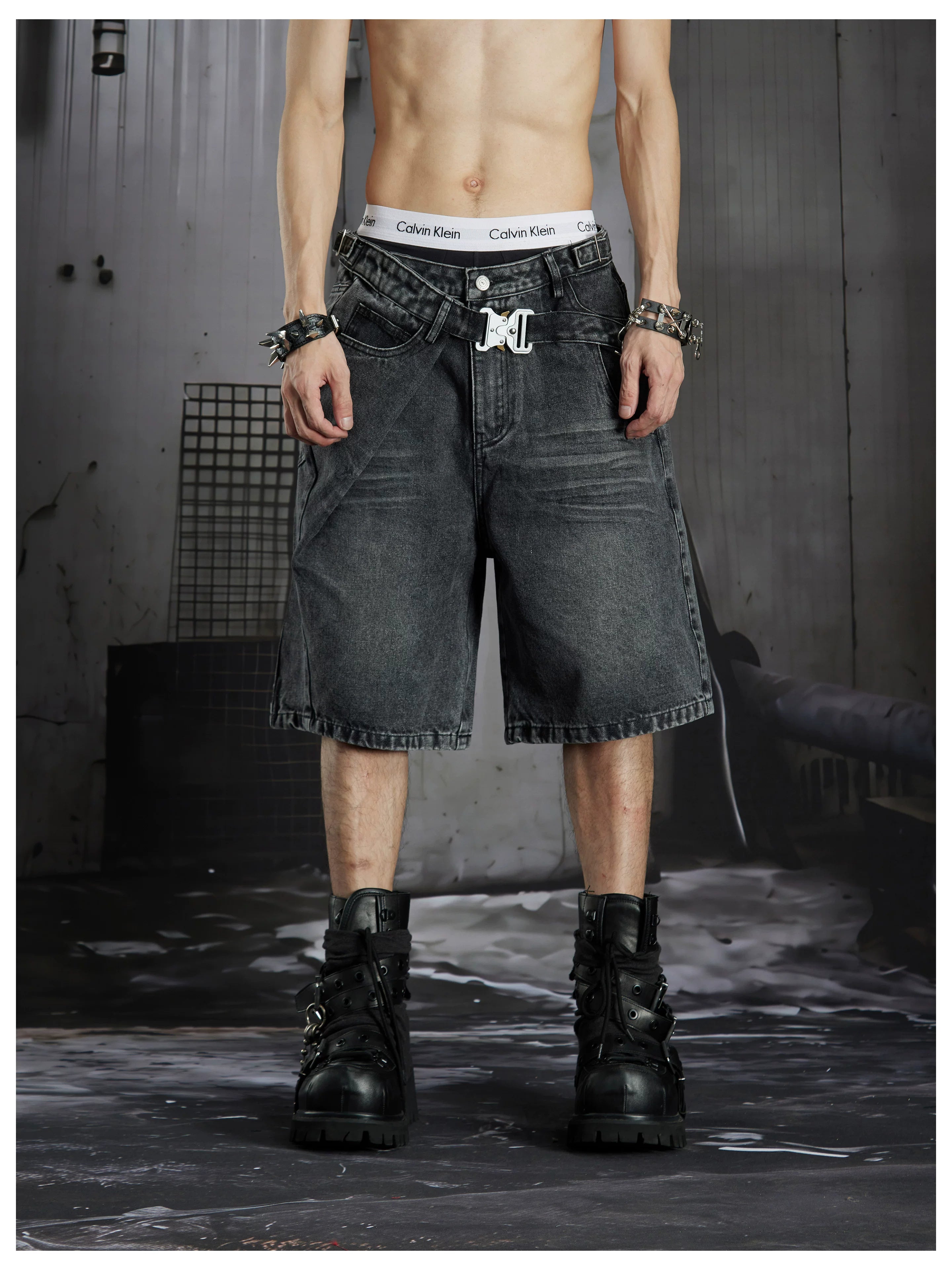 NOMANIAI Deconstructed double-waistband distressed loose-fit denim shorts.