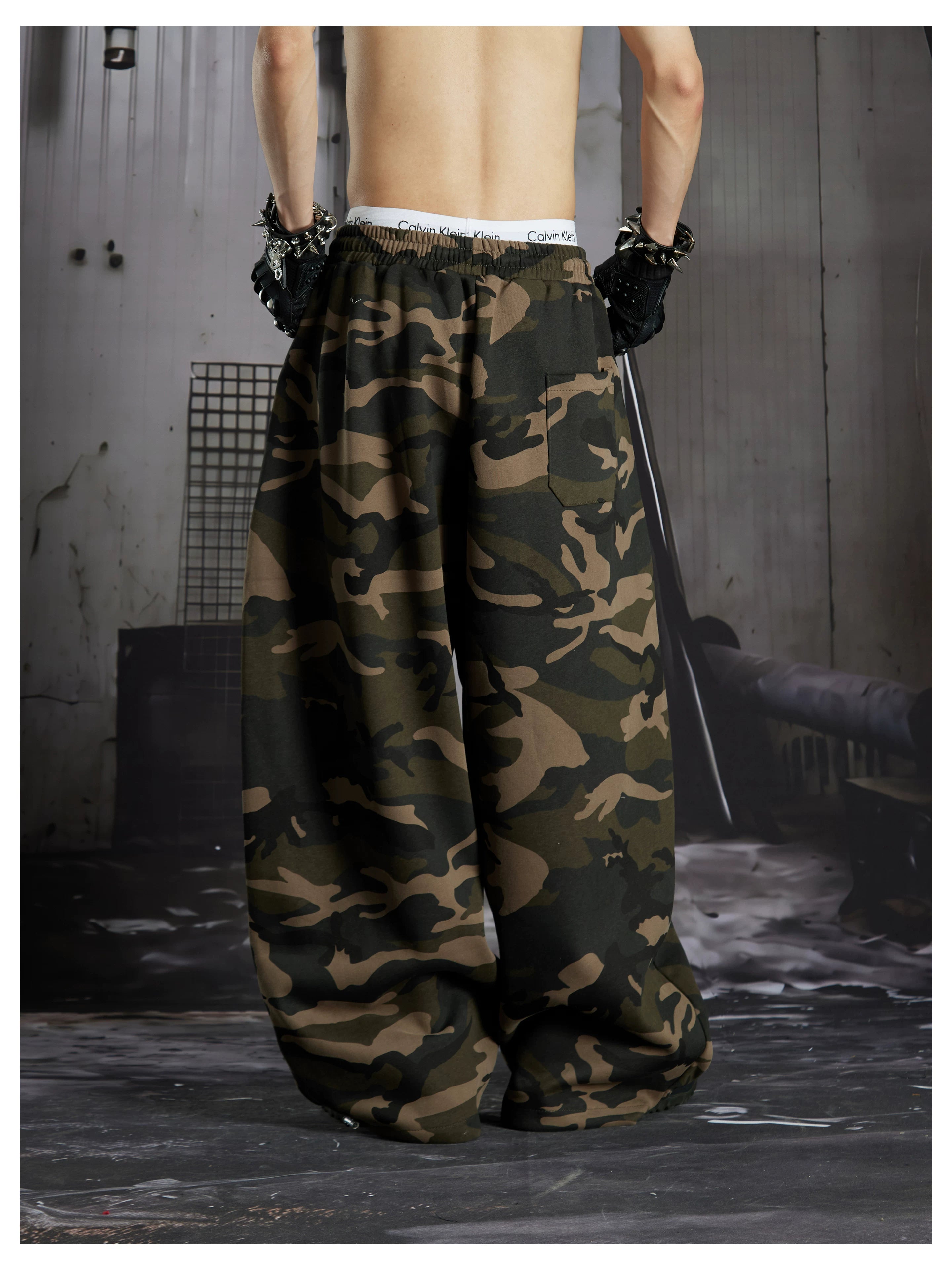 NOMANIAI Street-style embroidered camouflage casual pants with three-stripe detailing.