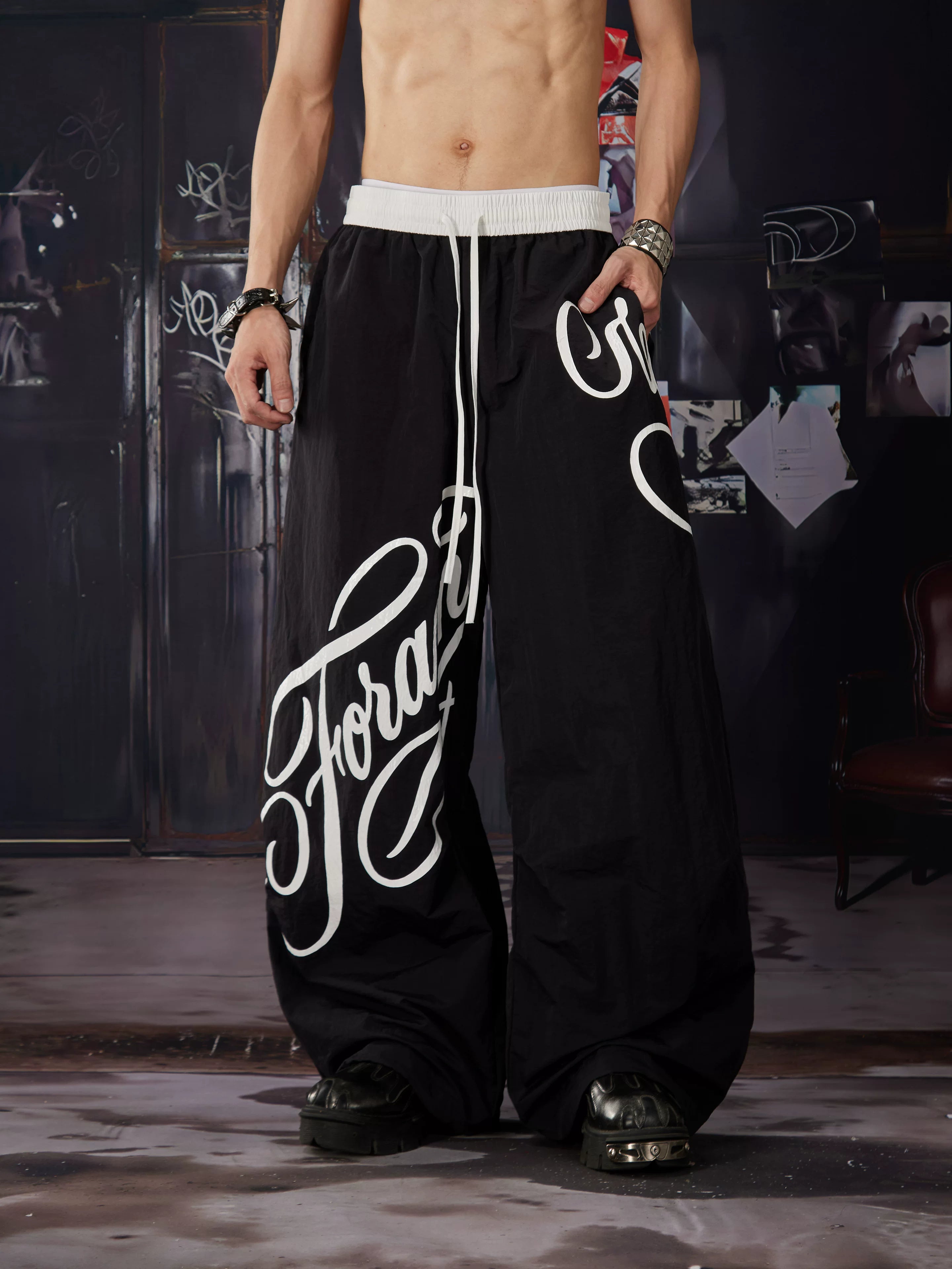 NOMANIAI  Sporty Street-Style Printed Elastic-Waist Casual Paratrooper Pants.