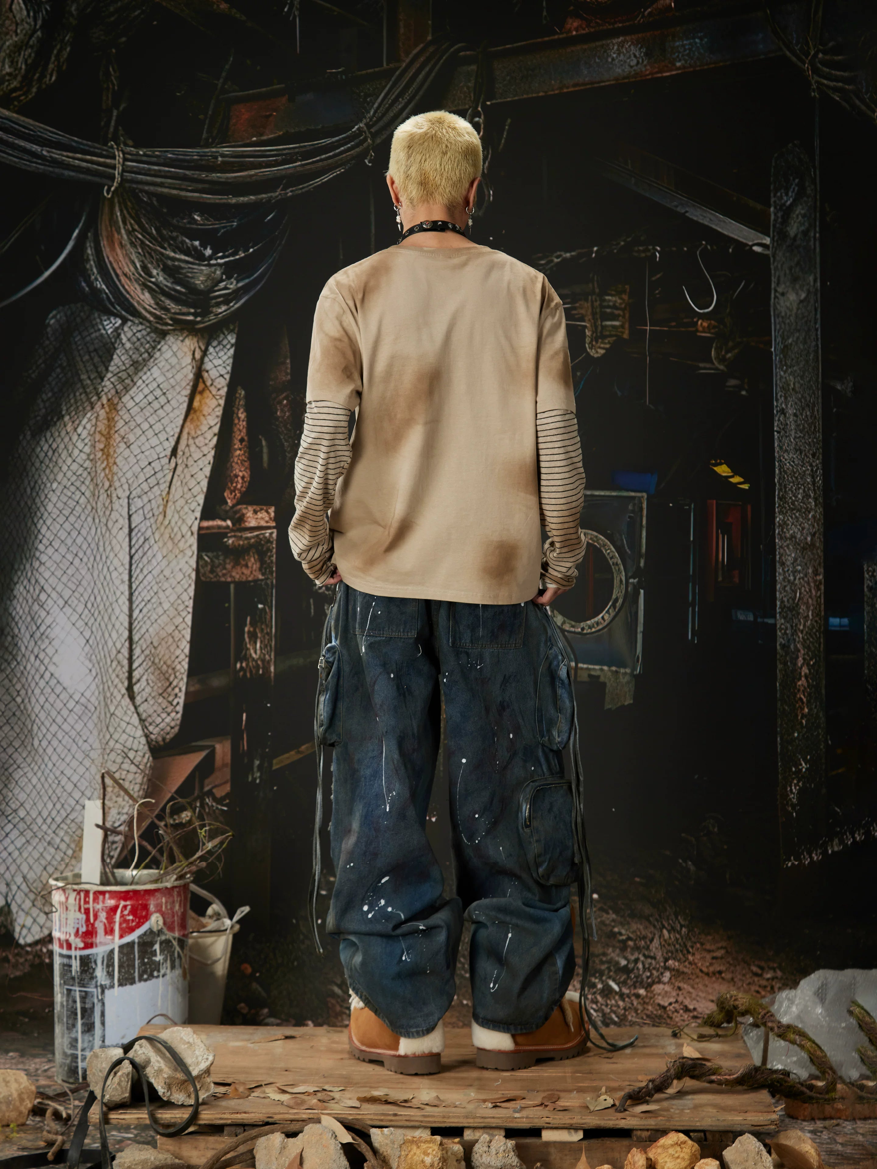 NOMANIAI  Heavy-duty wasteland-style multi-pocket denim jeans.