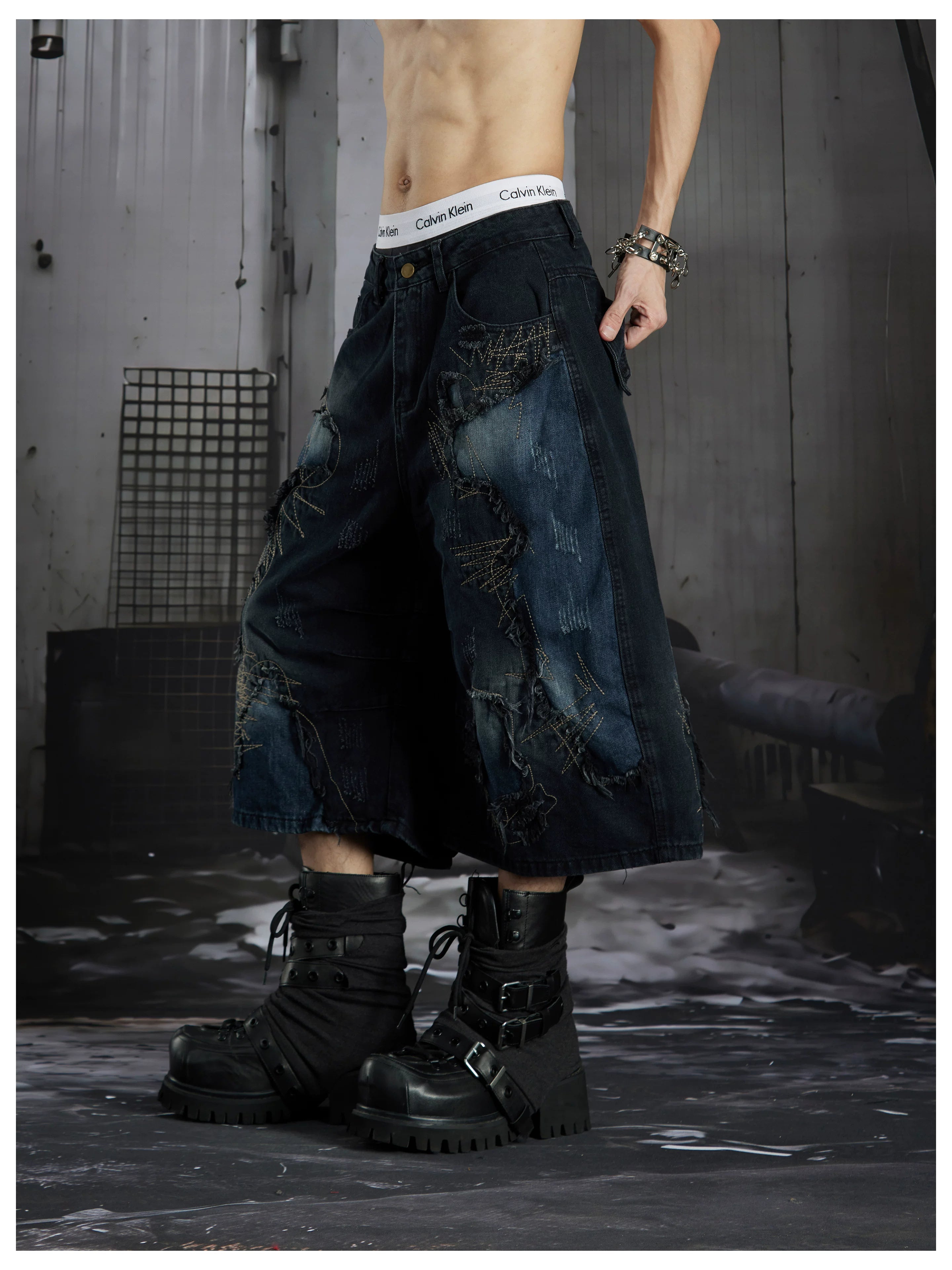 NOMANIAI Distressed, raw-edge, deconstructed loose-fit denim shorts Cropped trousers.