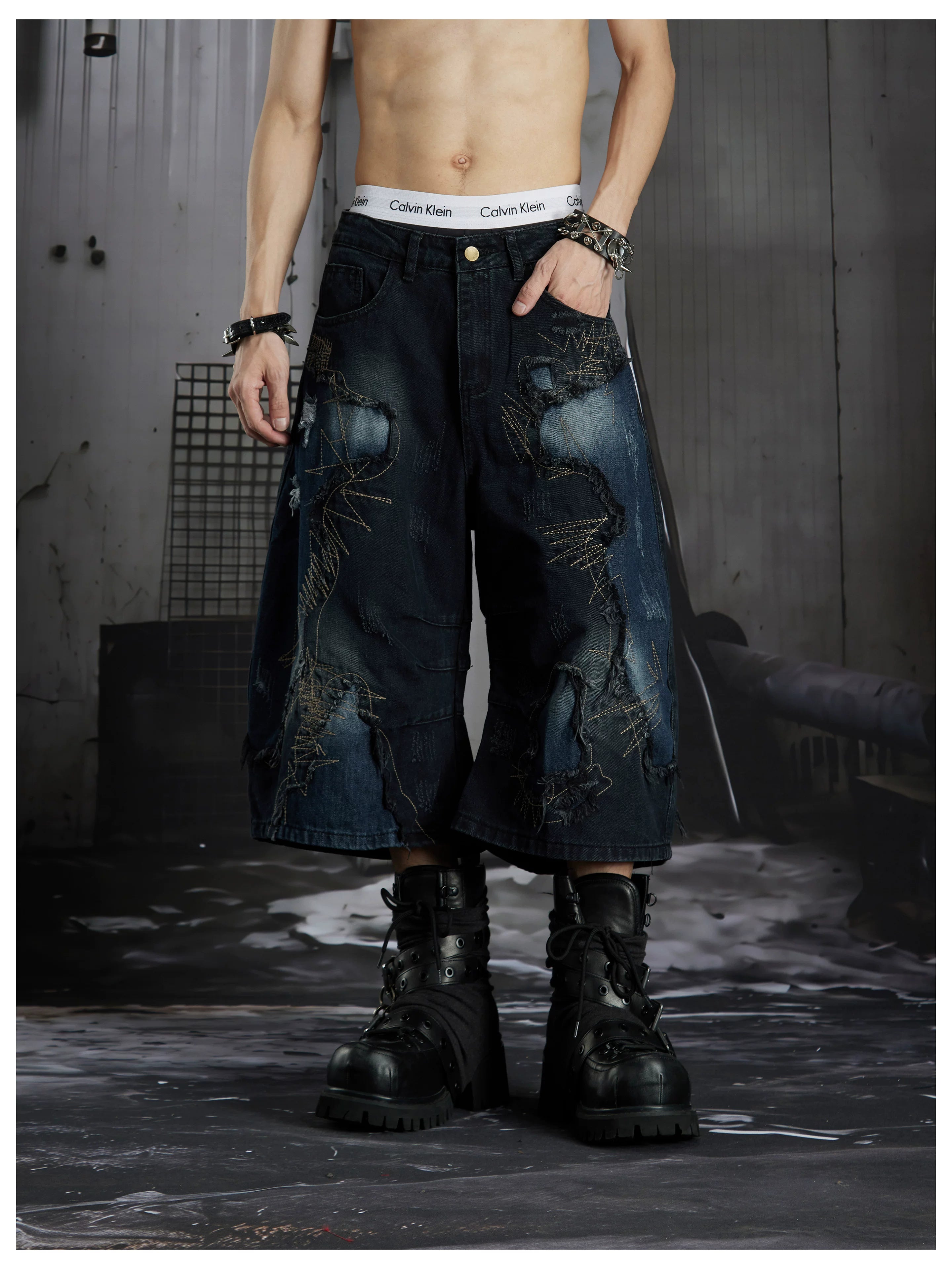 NOMANIAI Distressed, raw-edge, deconstructed loose-fit denim shorts Cropped trousers.