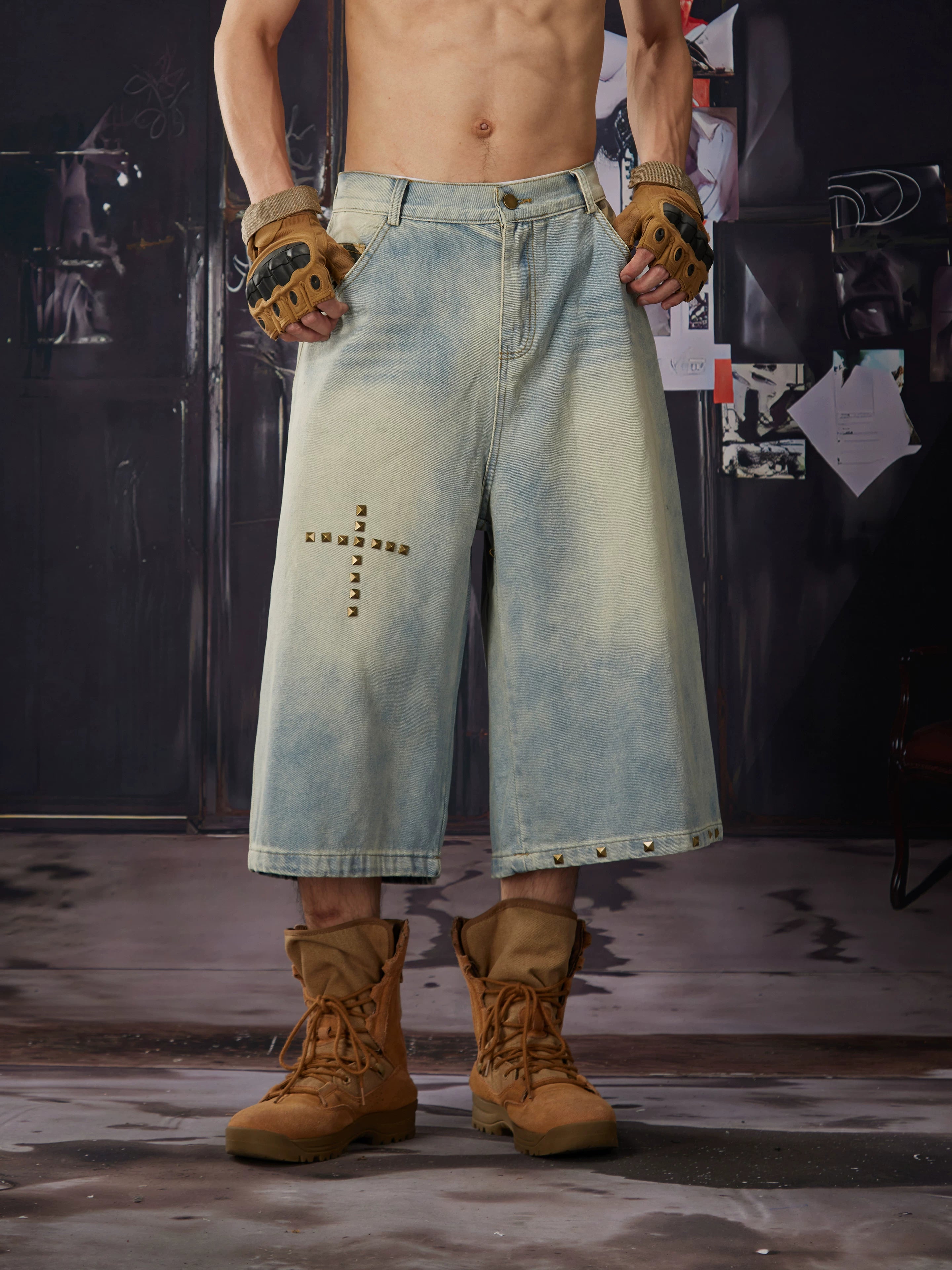 NOMANIAI Vintage-style, distressed, loose-fit cropped jeans in an antique bronze wash.