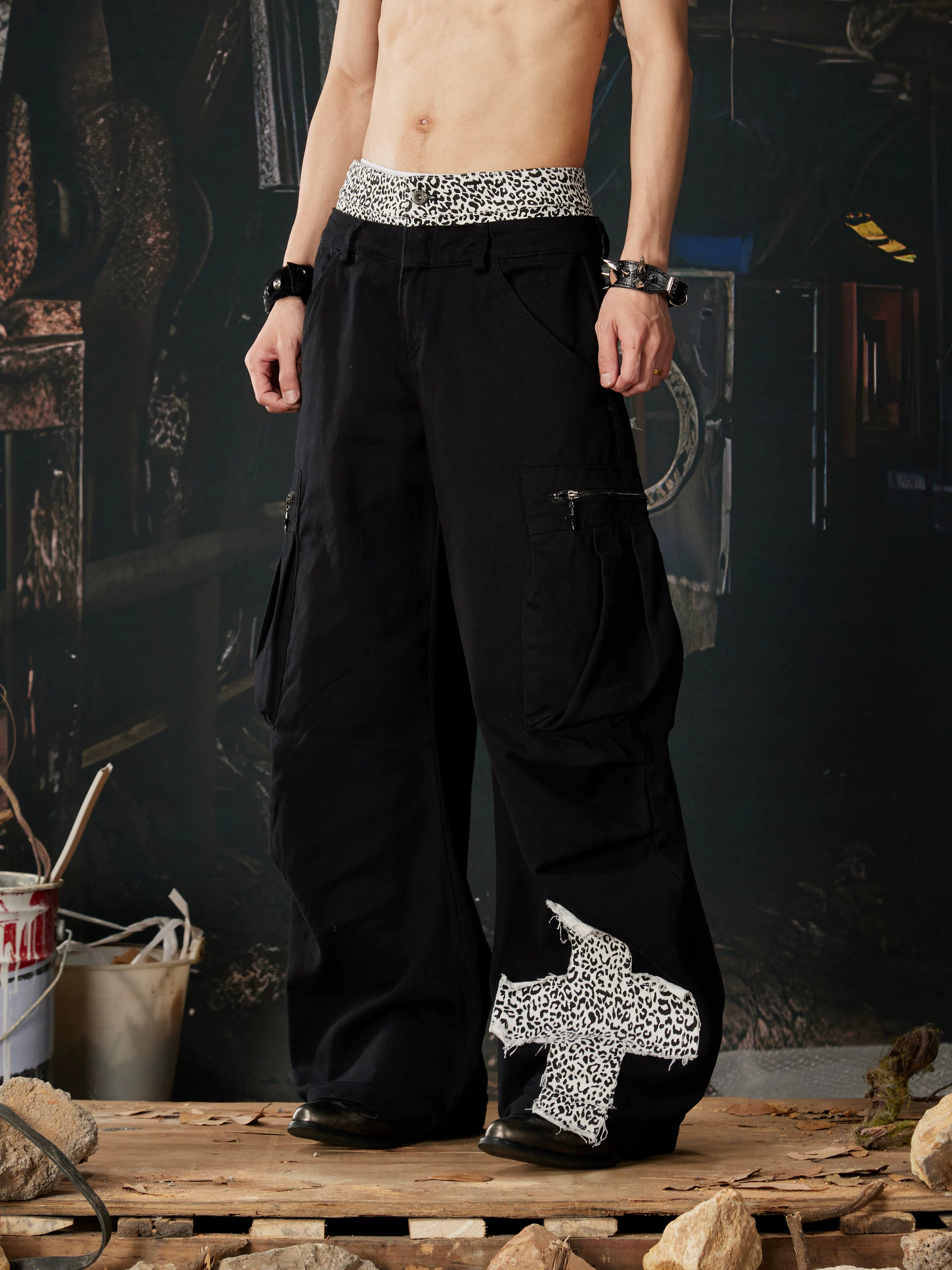 NOMANIAI Leopard-print double-waistband panelled cotton cargo pants.