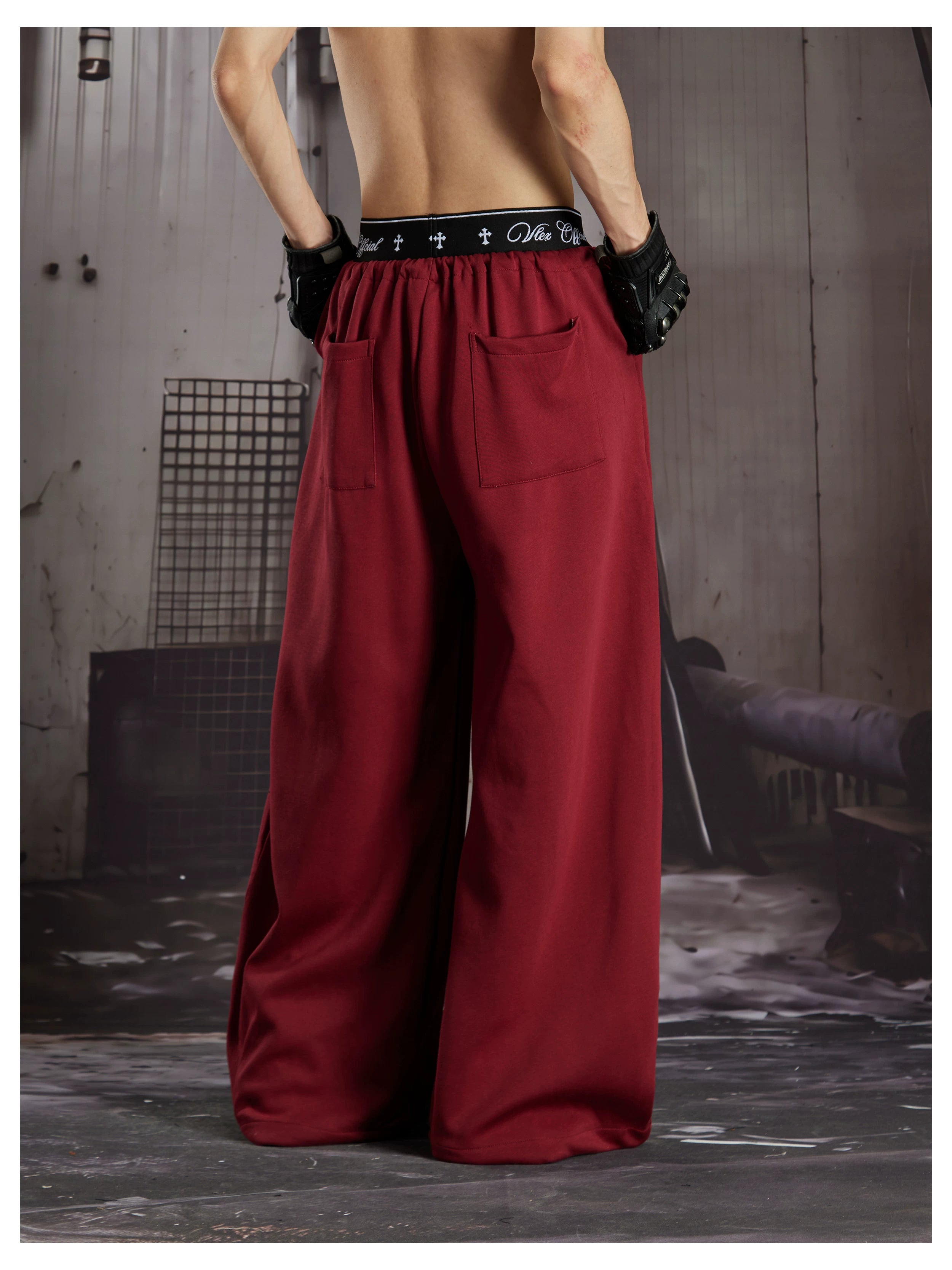 NOMANIAI  Loose-fit casual trousers with double-waistband design and totem print.