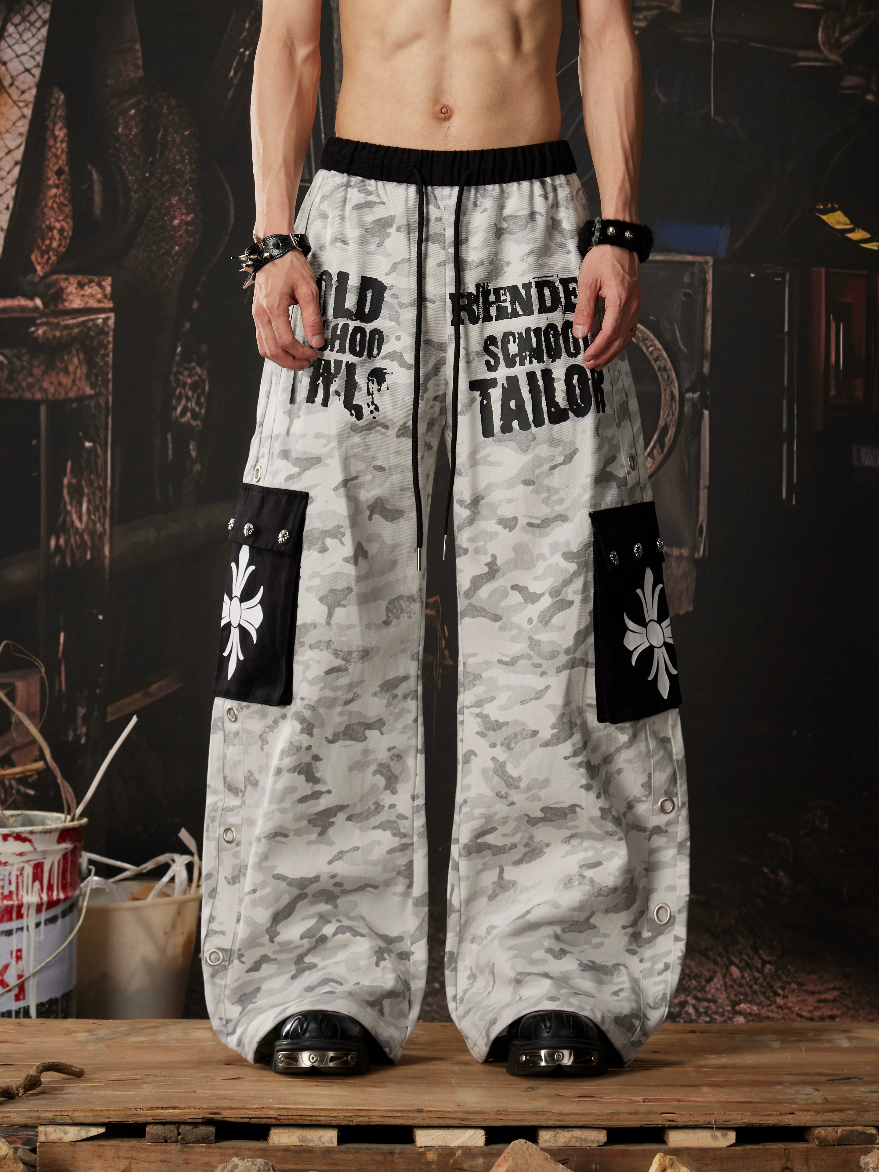 NOMANIAI Camo Multi-Pocket Printed Curved-Seam Cargo Pants.