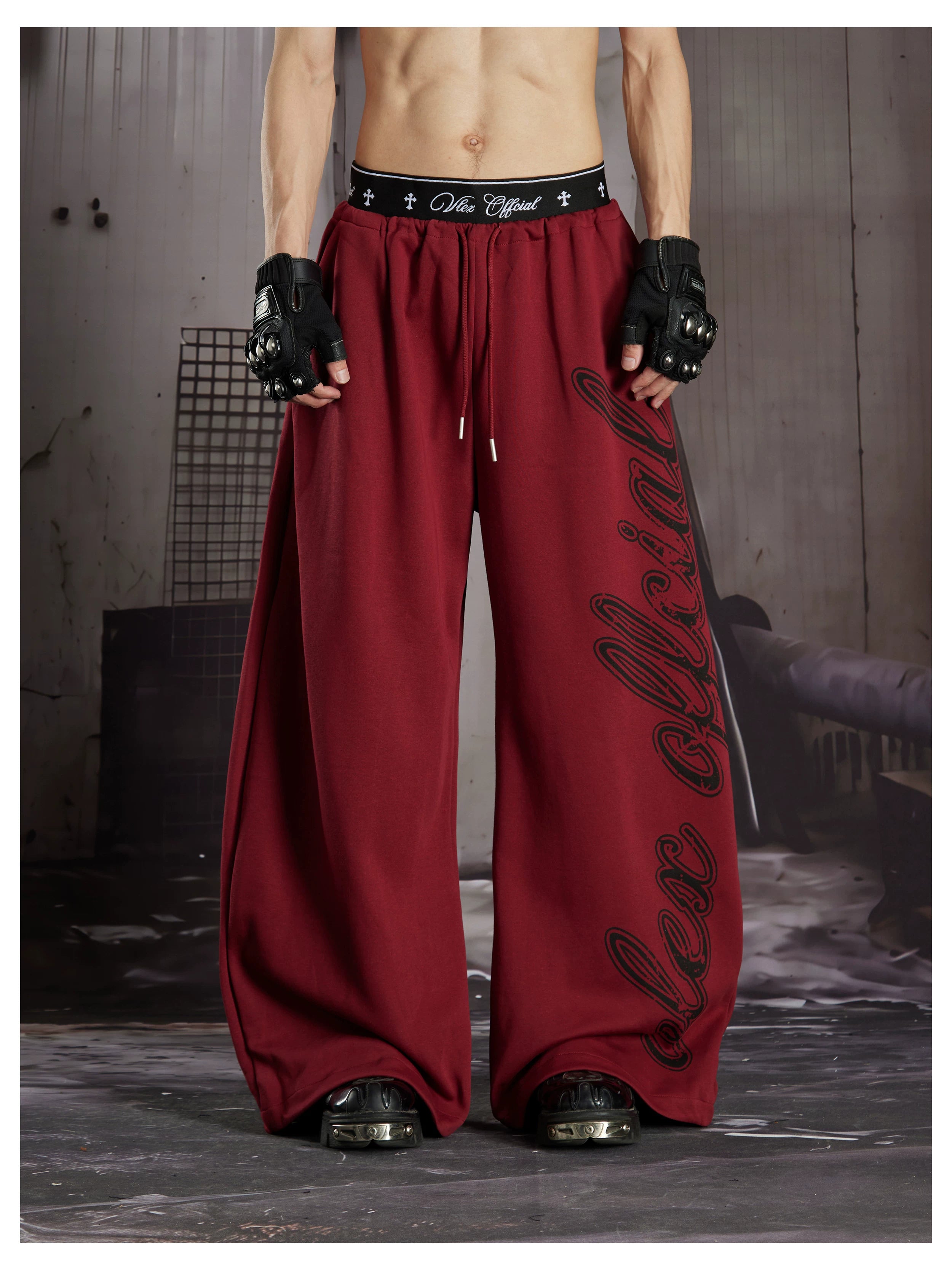NOMANIAI  Loose-fit casual trousers with double-waistband design and totem print.