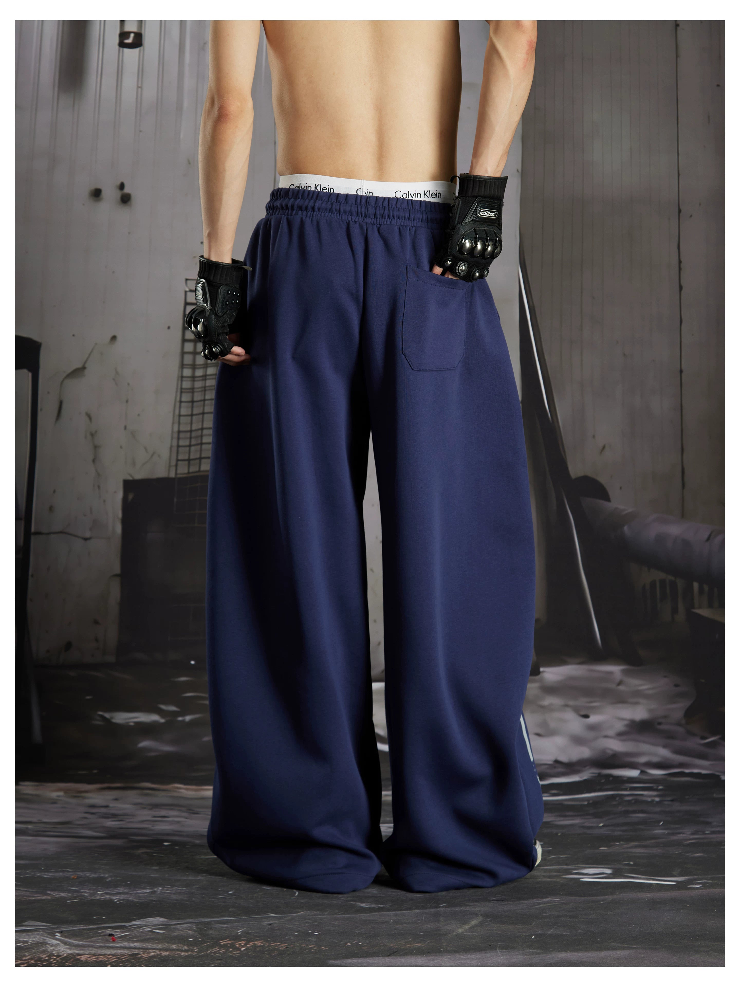 NOMANIAI  Distressed Union Jack star-print loose-fit casual sweatpants with an elastic waist.