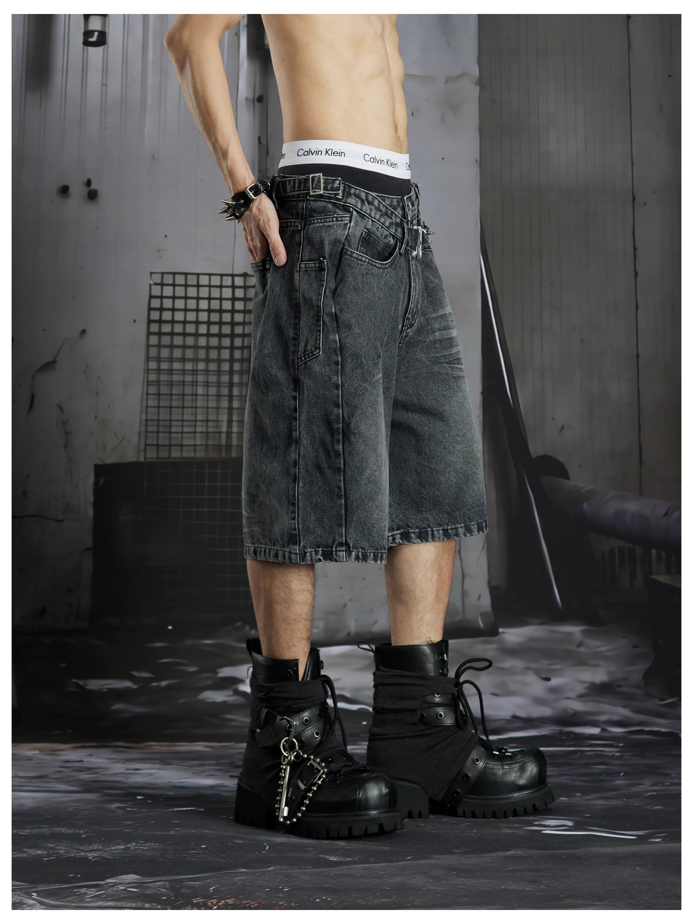 NOMANIAI Deconstructed double-waistband distressed loose-fit denim shorts.