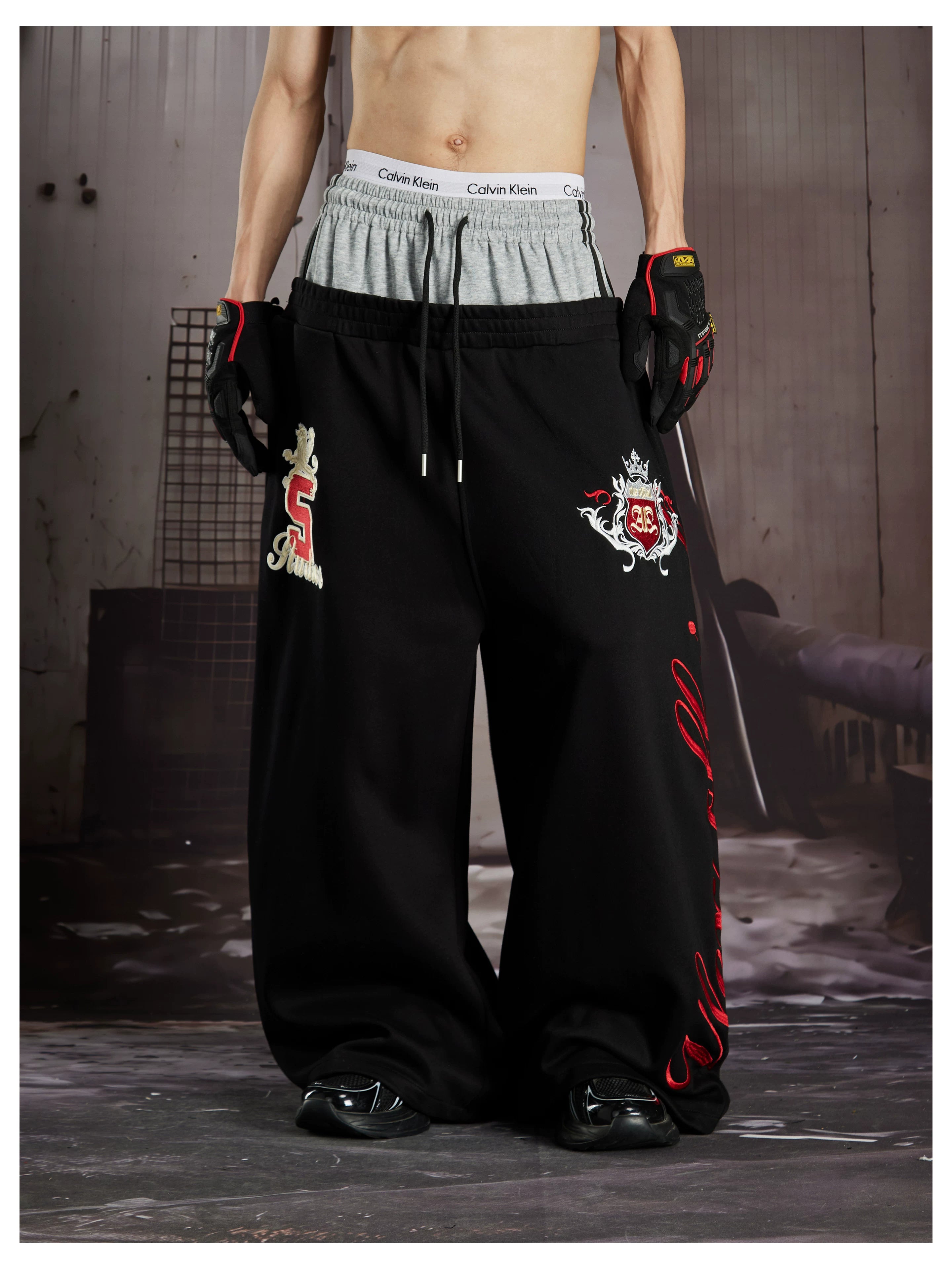 NOMANIAI  Street-style loose-fit casual trousers with double-waistband embroidery.