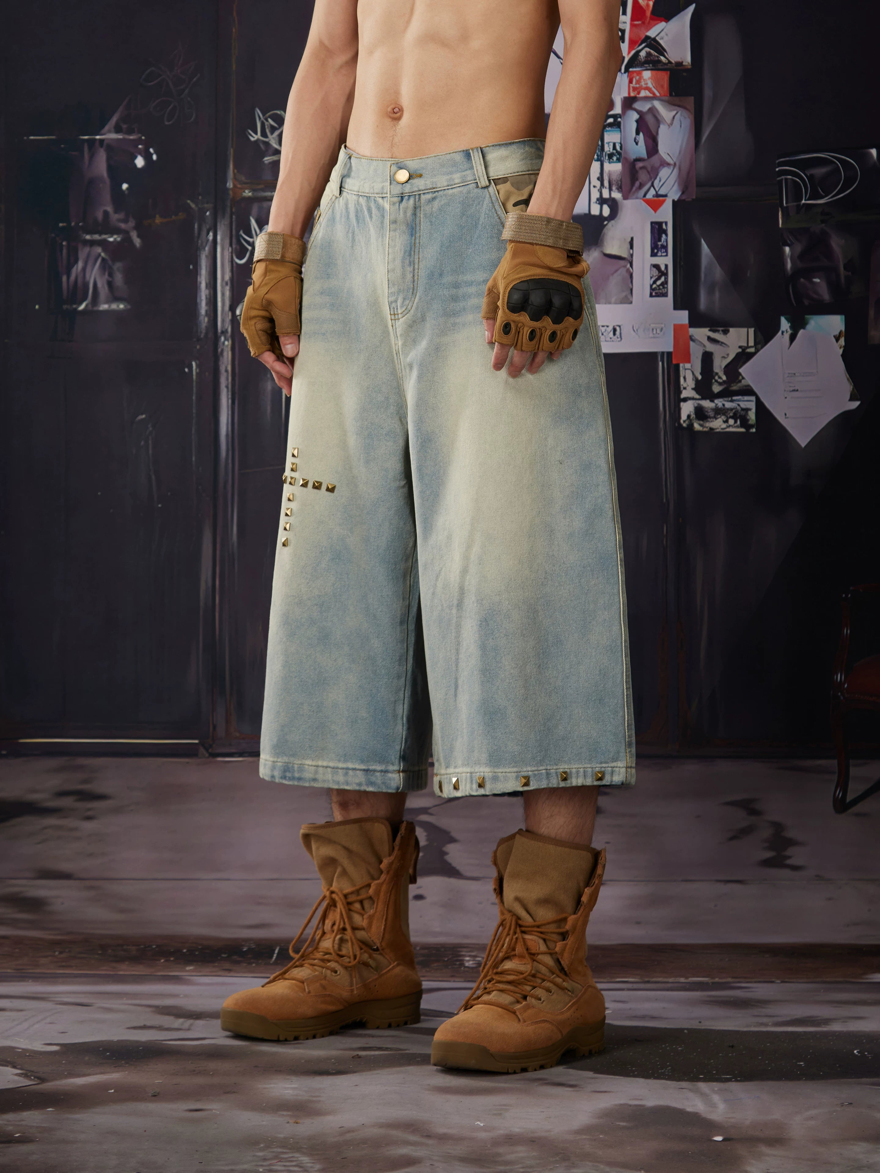 NOMANIAI Vintage-style, distressed, loose-fit cropped jeans in an antique bronze wash.