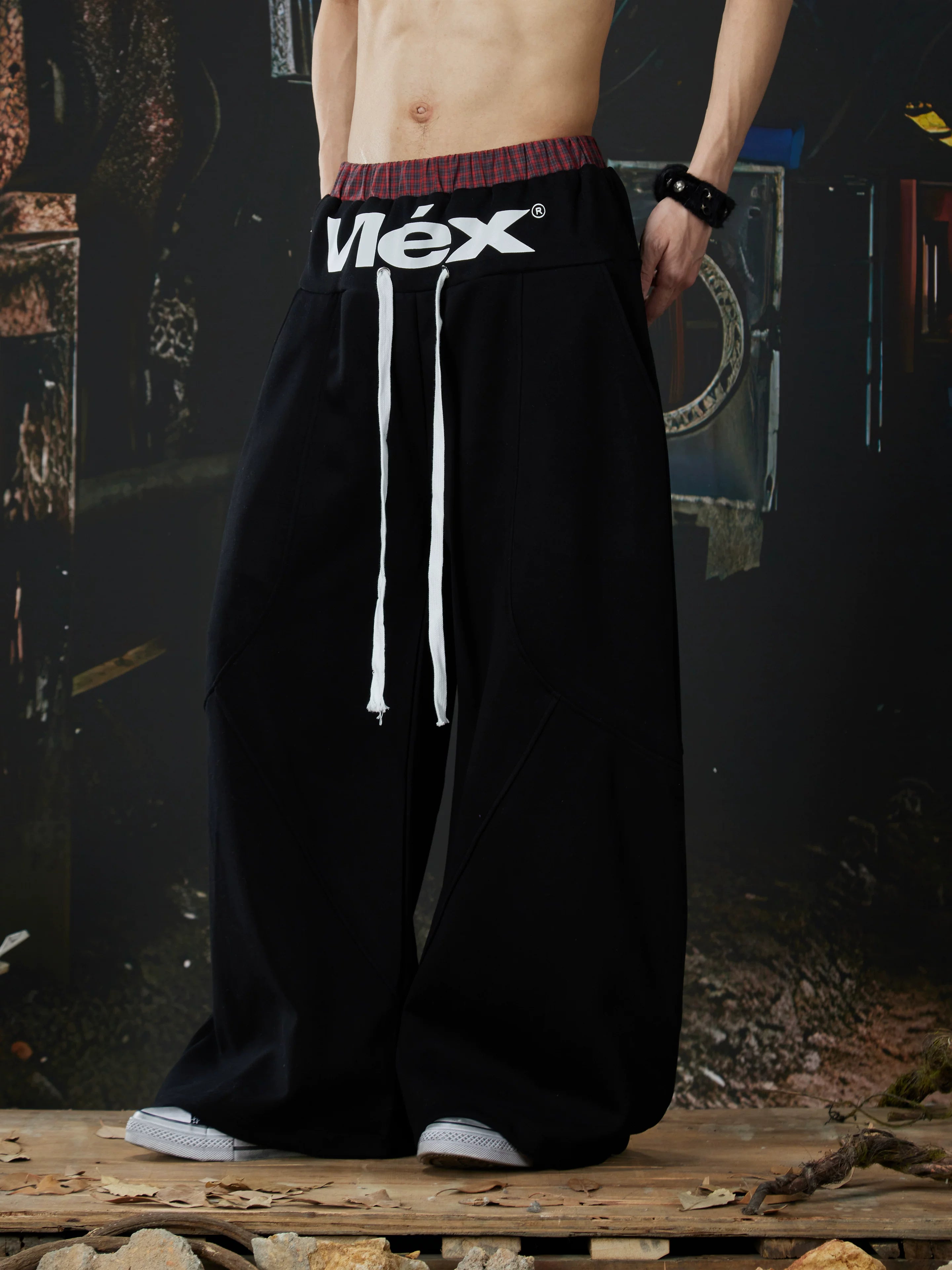 NOMANIAI  Street-style double-waistband sweatpants with attached skirt detail – casual dance pants.