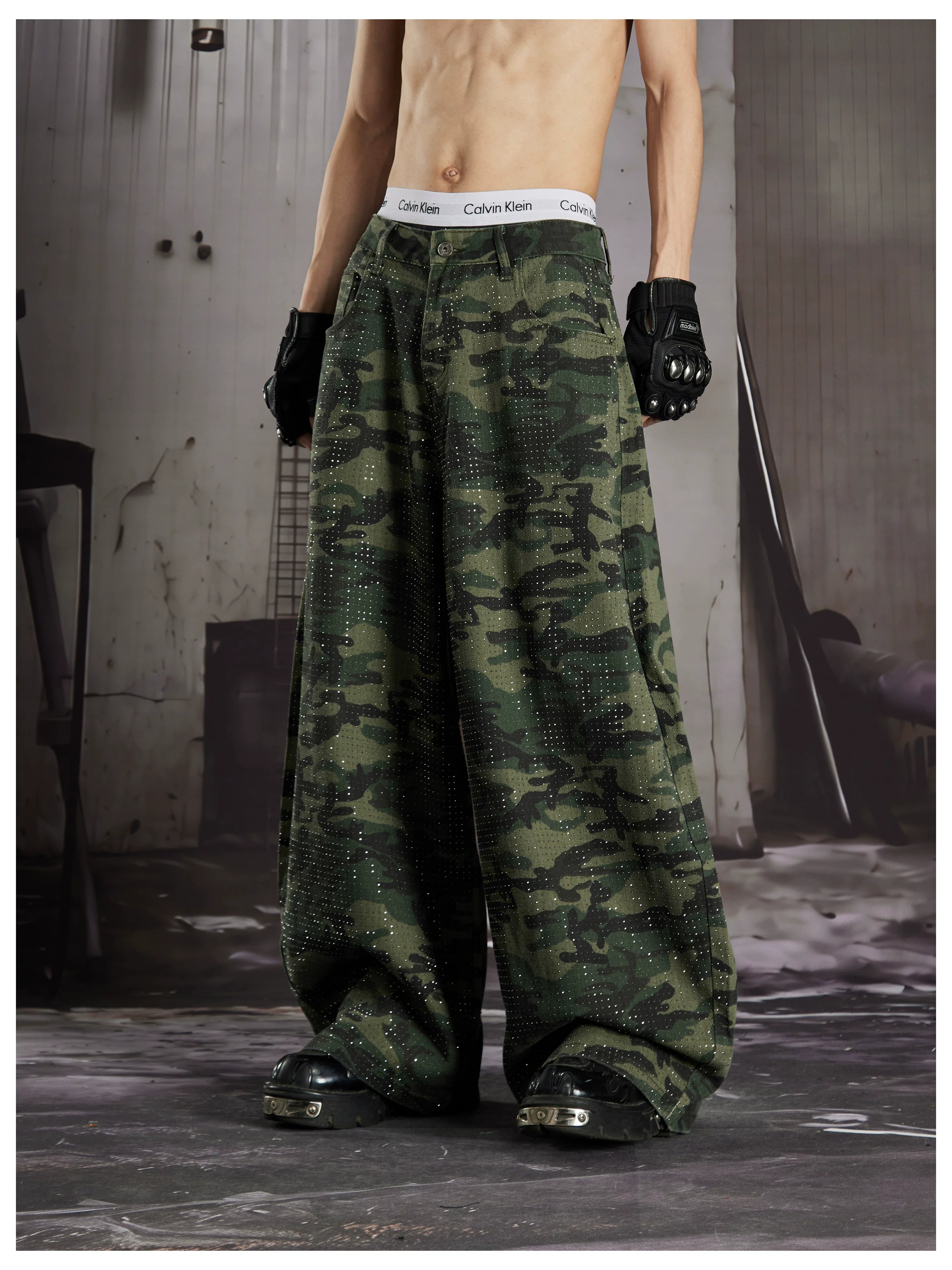 NOMANIAI Rhinestone-Embellished Vintage Camouflage Lantern-Cut Denim Jeans.