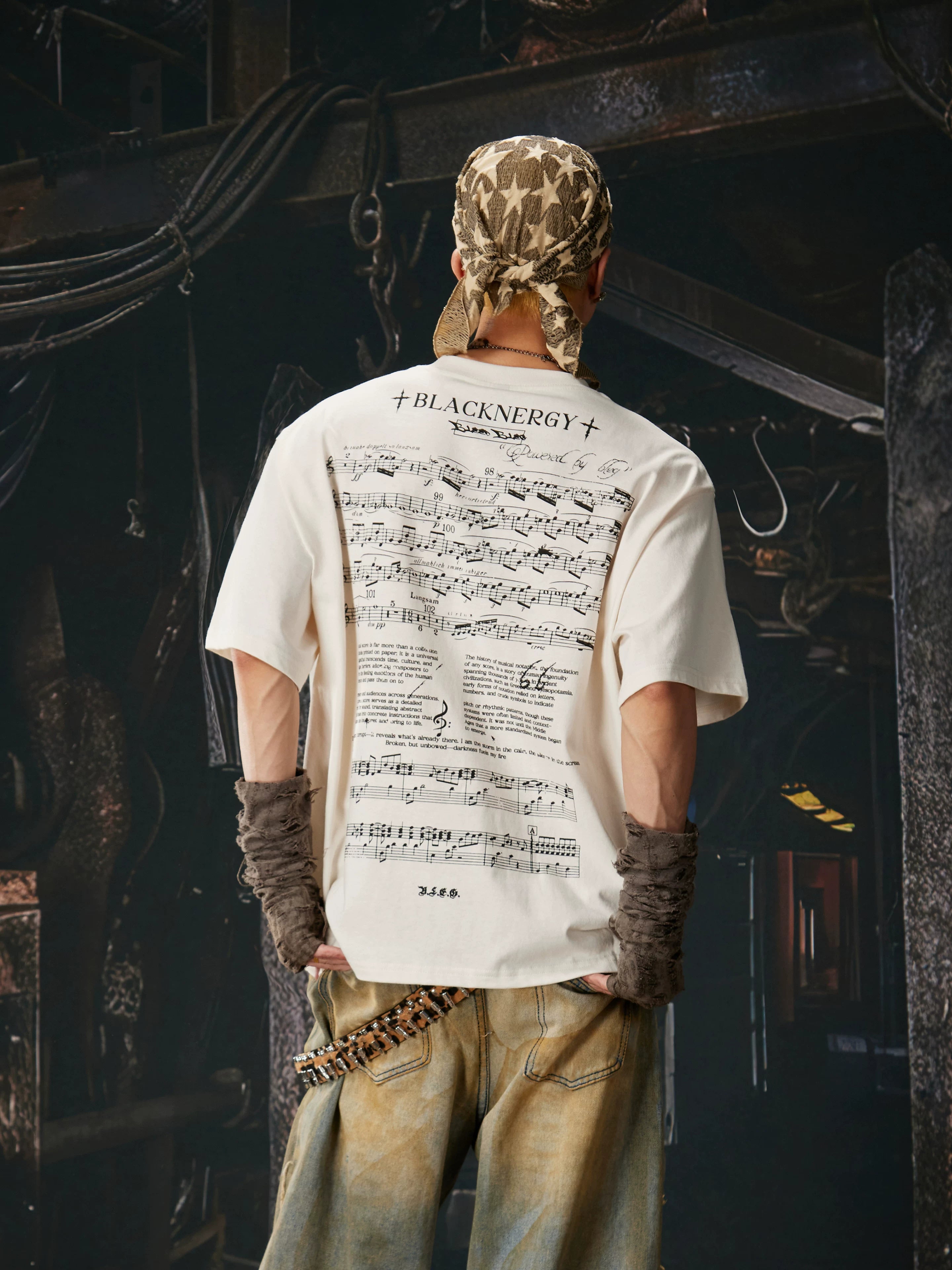 NOMANIAI  Retro Loose-Fit Pure Cotton Short-Sleeve T-Shirt: A Tribute to Rock Pioneers.