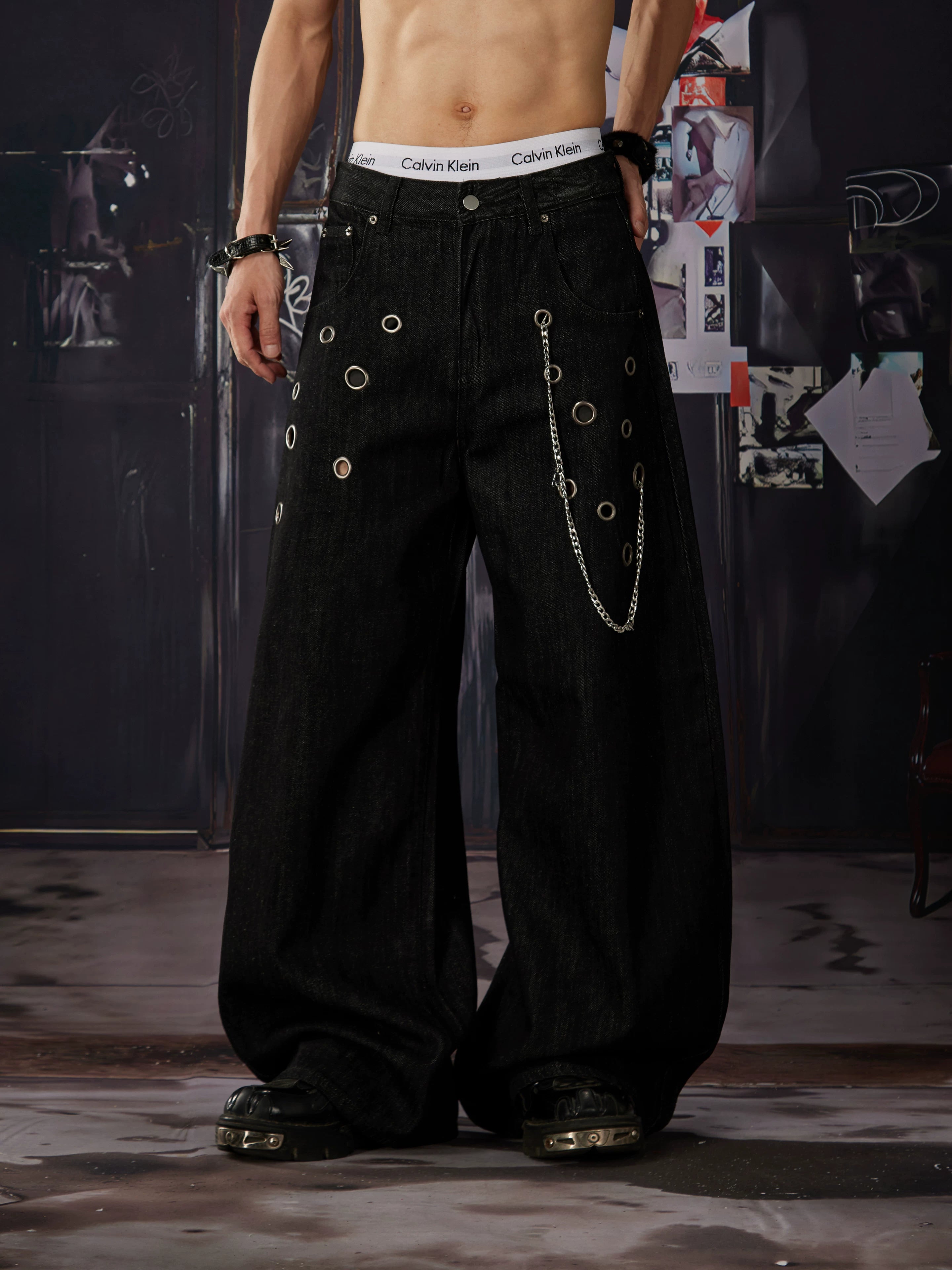 NOMANIAI Y2K Cut-out Metal Wide-Leg Curved-Seam Jeans with Detachable Chain.
