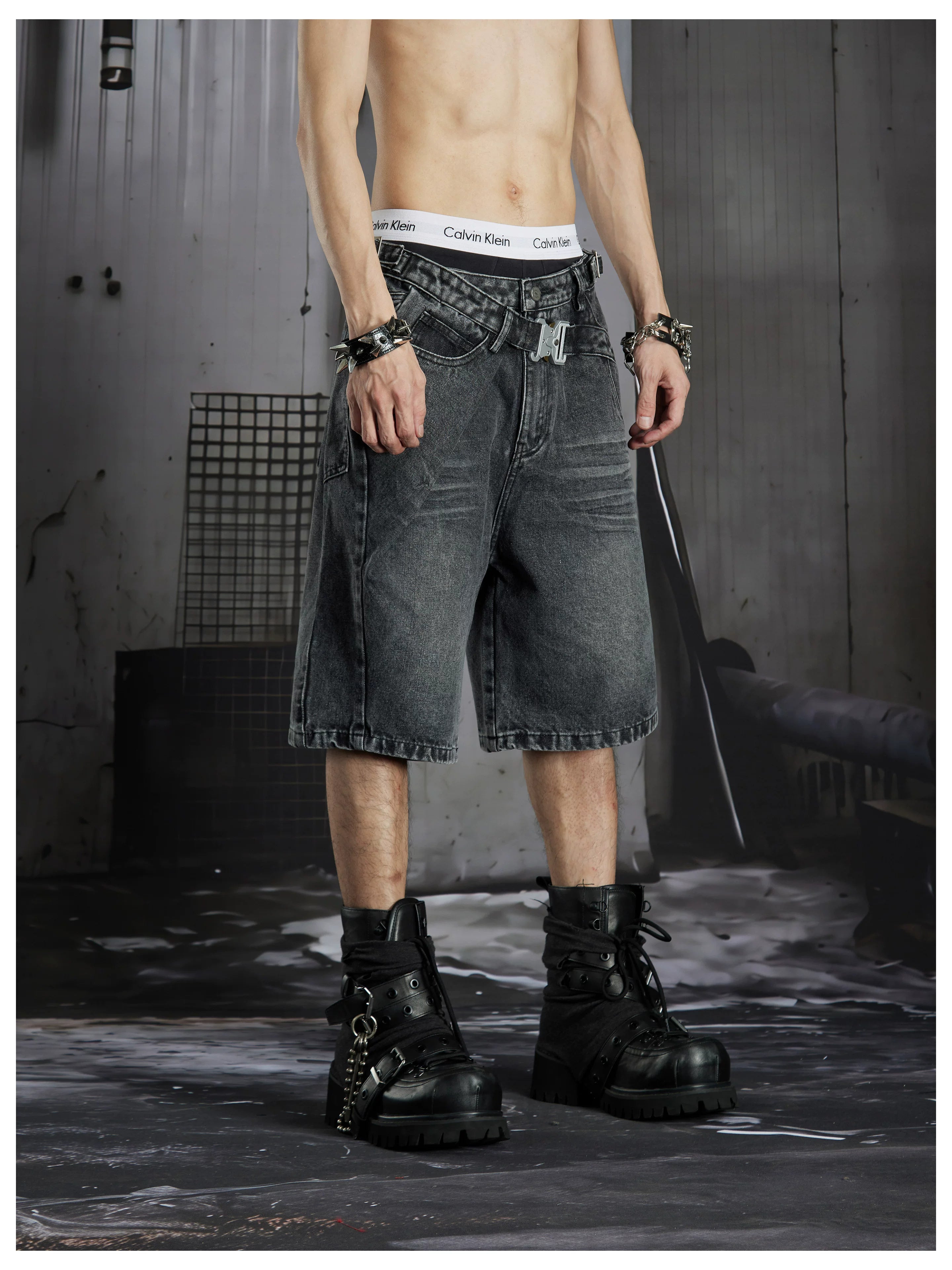 NOMANIAI Deconstructed double-waistband distressed loose-fit denim shorts.