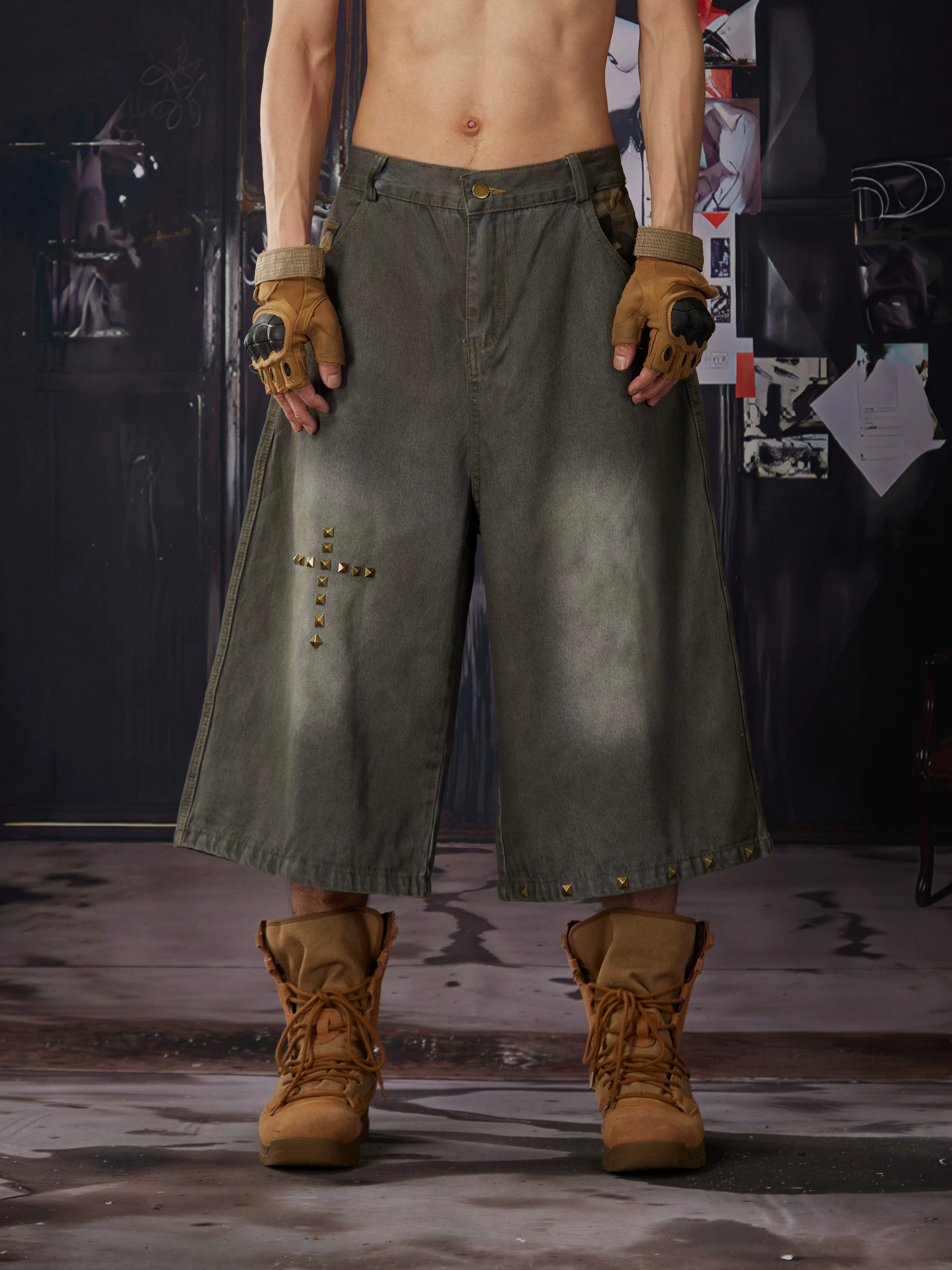 NOMANIAI Vintage-style, distressed, loose-fit cropped jeans in an antique bronze wash.