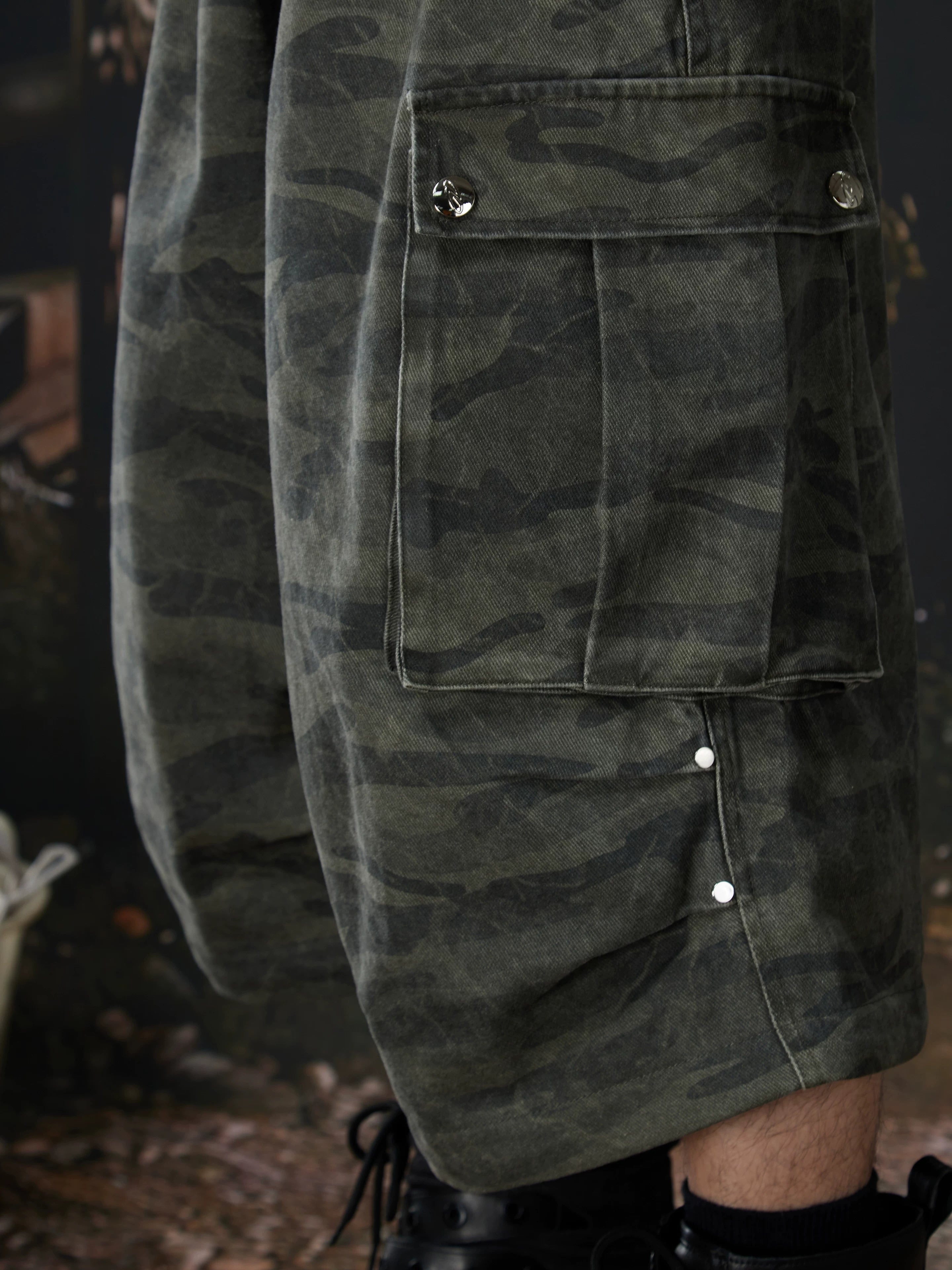 NOMANIAI  Convertible-Cuff Loose Straight-Leg Camo/Denim Streetwear Pants.