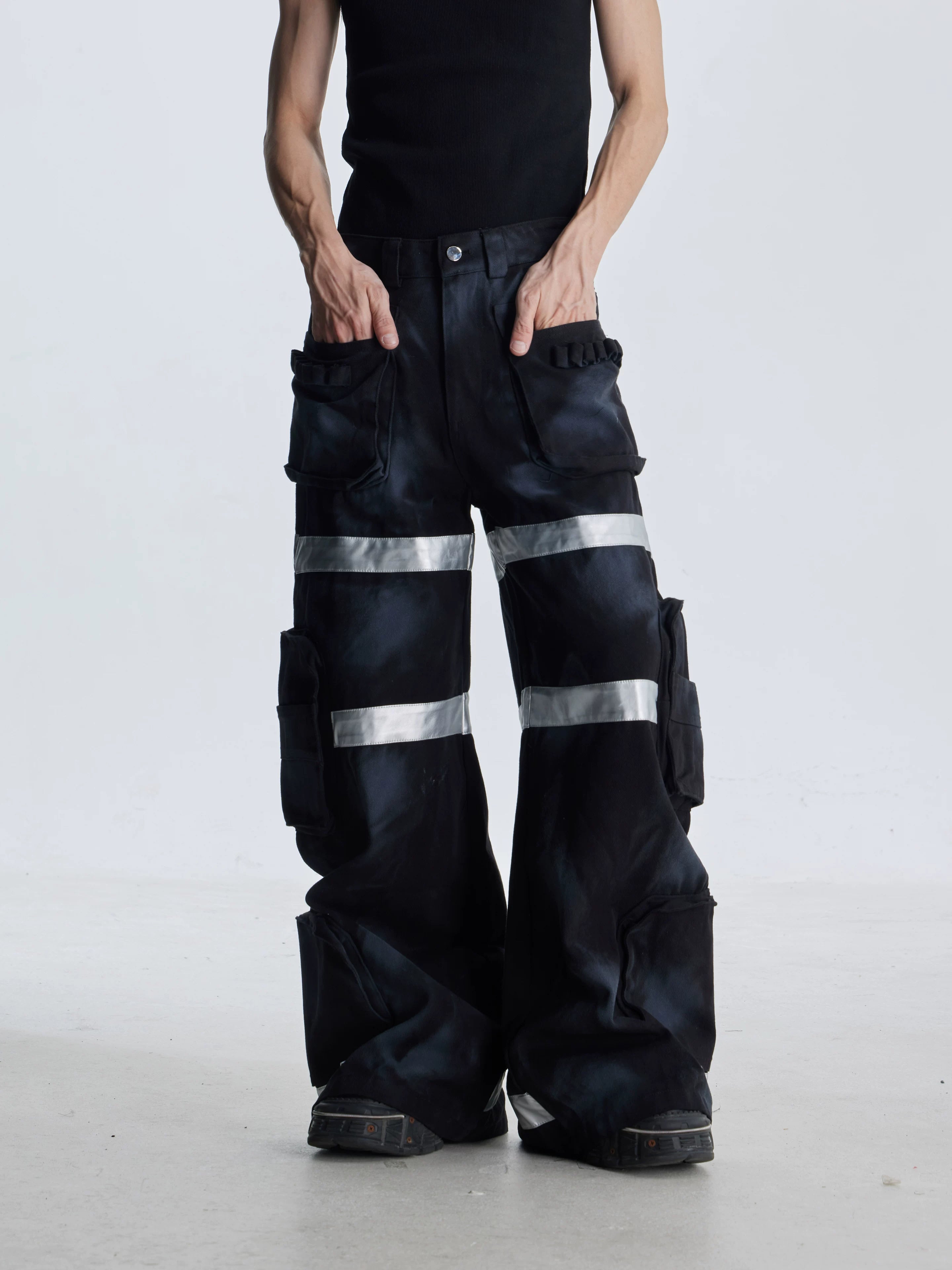 NOMANIAI Heavy-duty streetwear wide-leg denim trousers.