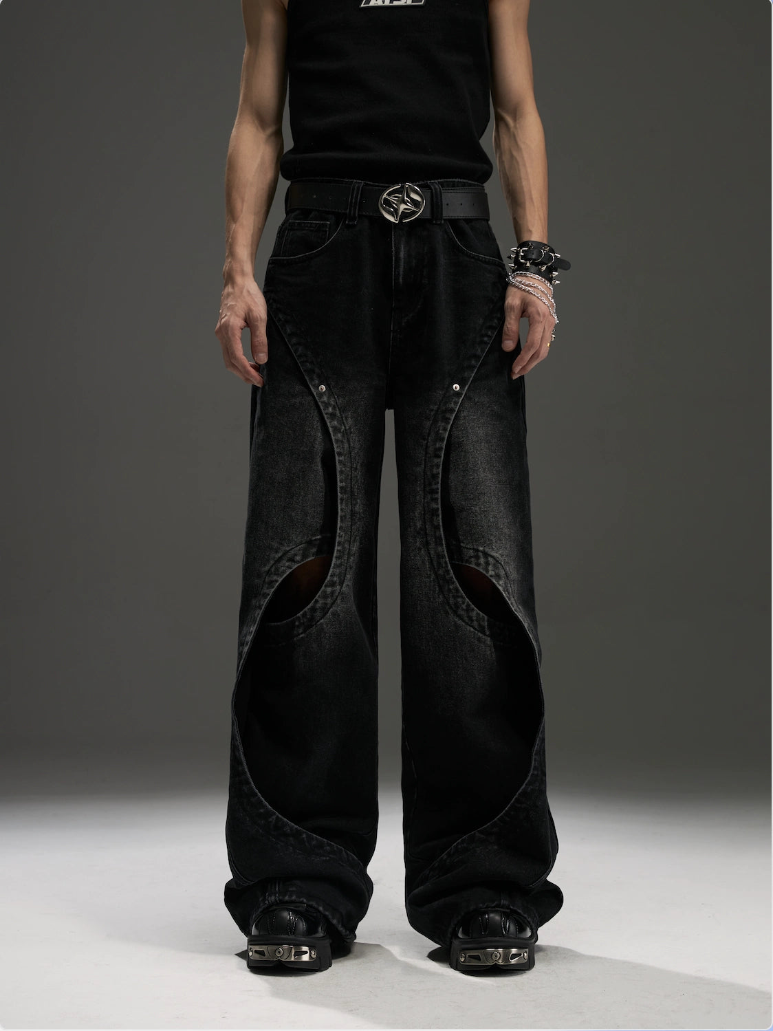 NOMANIAI  Original design vintage-style cut-out loose straight-leg jeans.