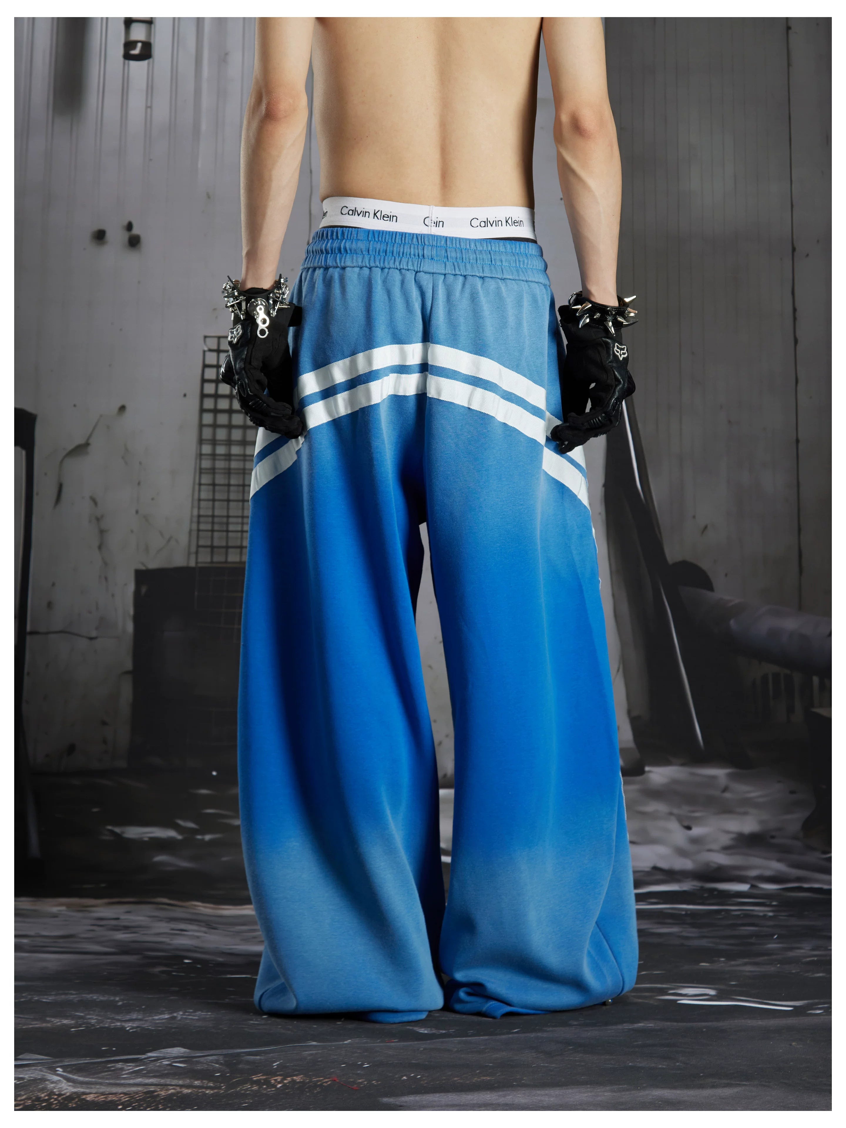 NOMANIAI Street-style distressed print loose-fit sweatpants.