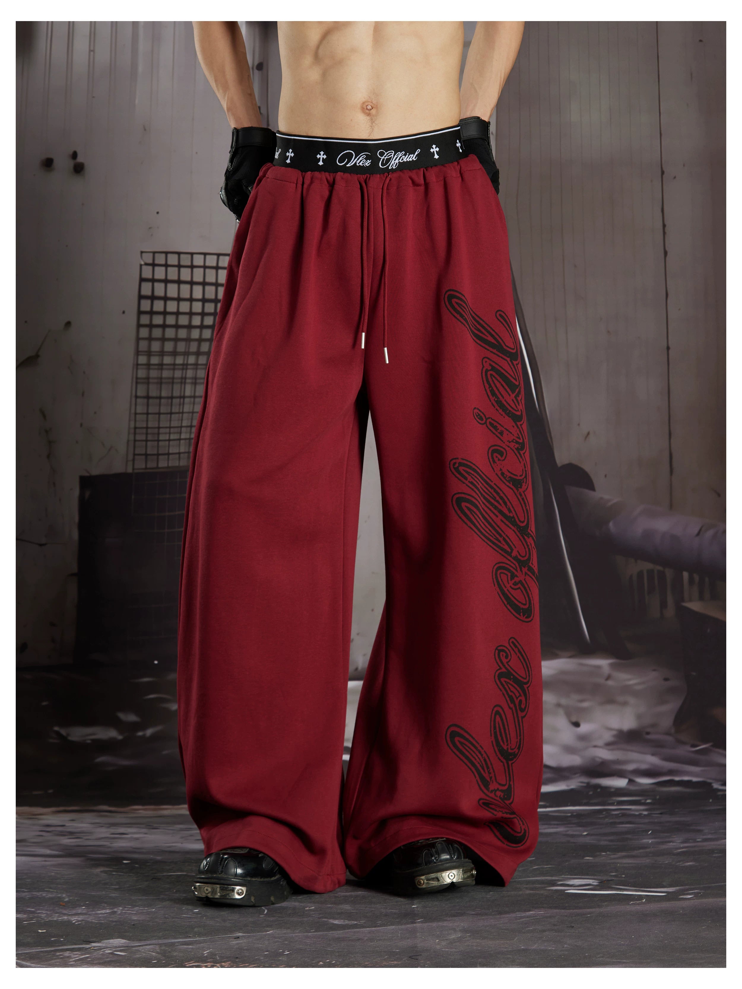 NOMANIAI  Loose-fit casual trousers with double-waistband design and totem print.