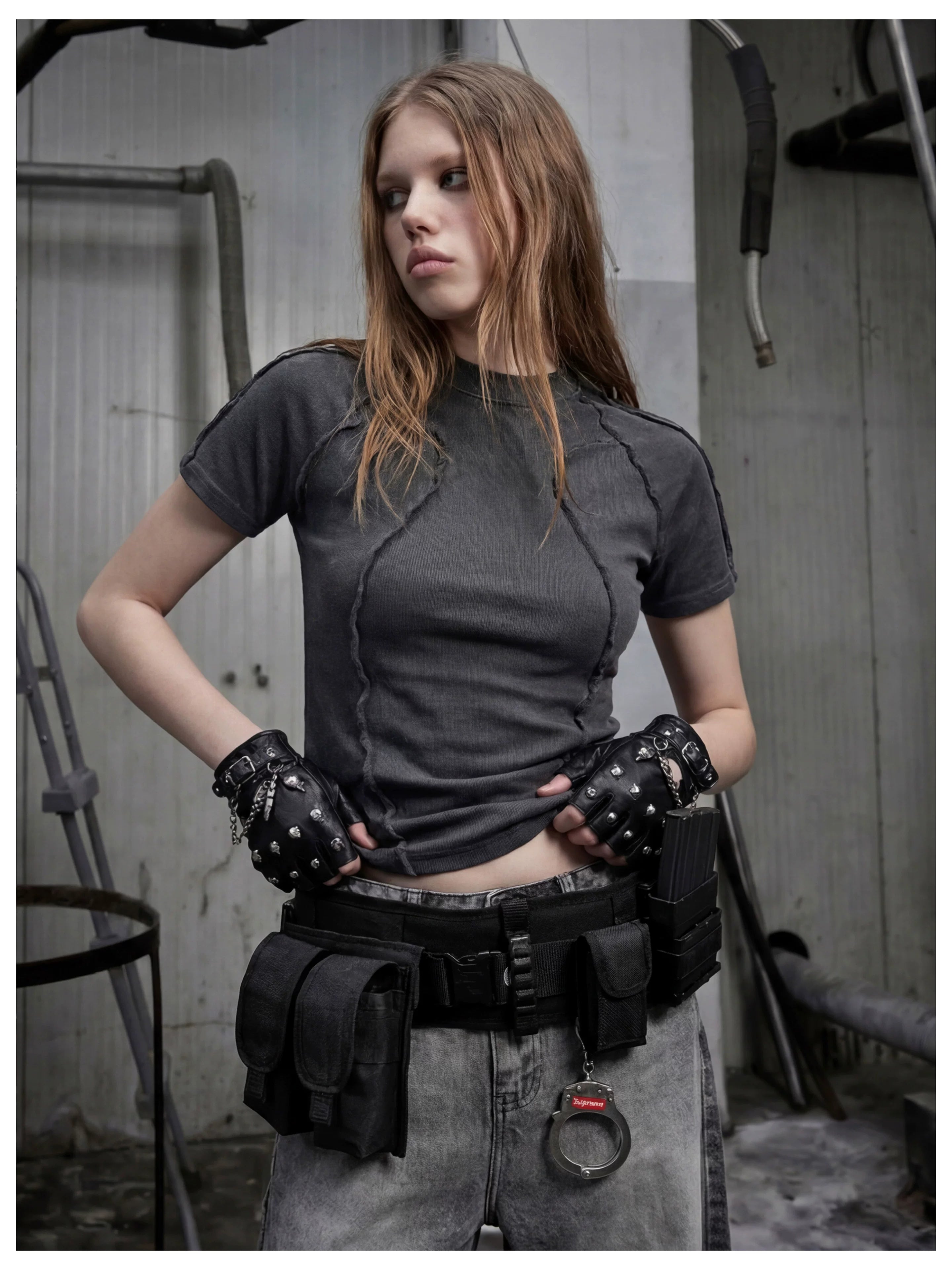 NOMANIAI  3D-cut textured stretch fitted short-sleeve top.