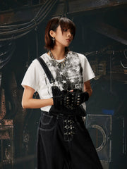 NOMANIAI "Insta-style" cropped, slim-fit printed short-sleeve T-shirt.