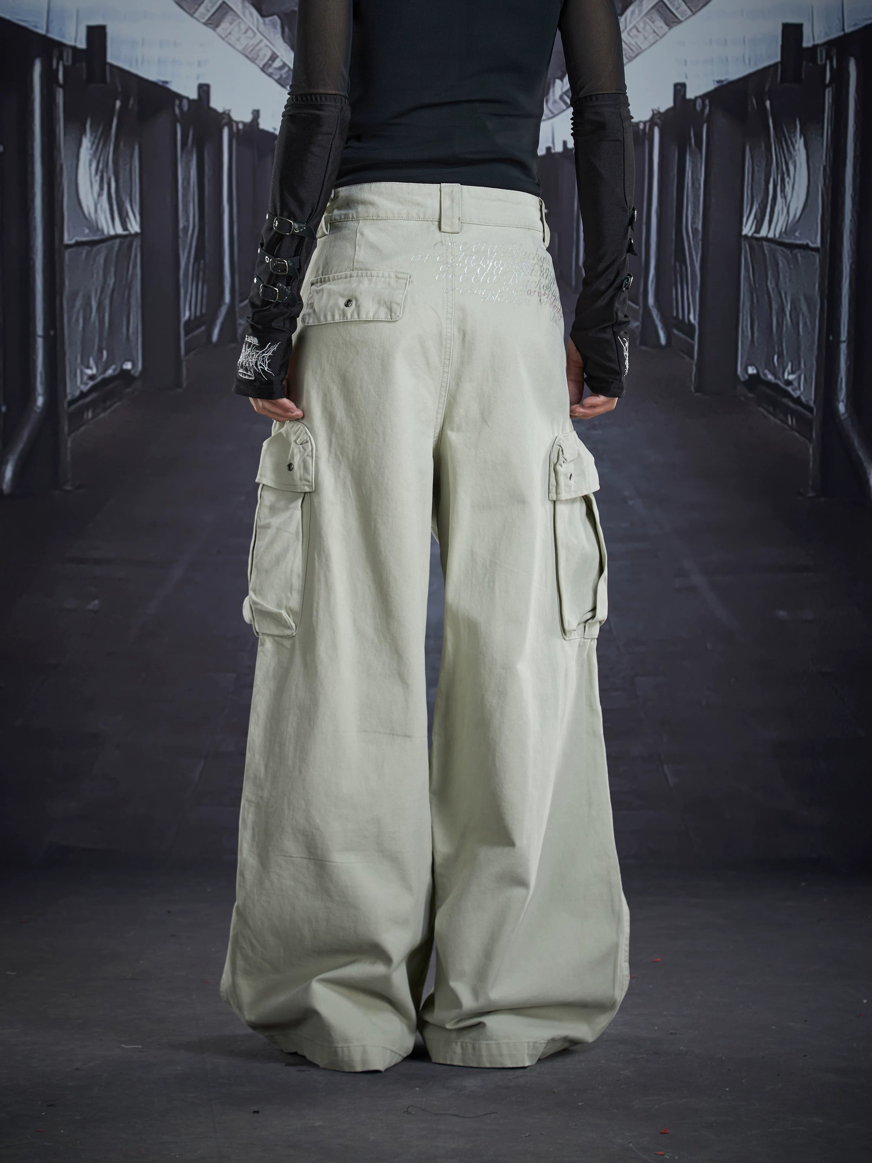 NOMANIAI Paneled Multi-Pocket Cargo Trousers.