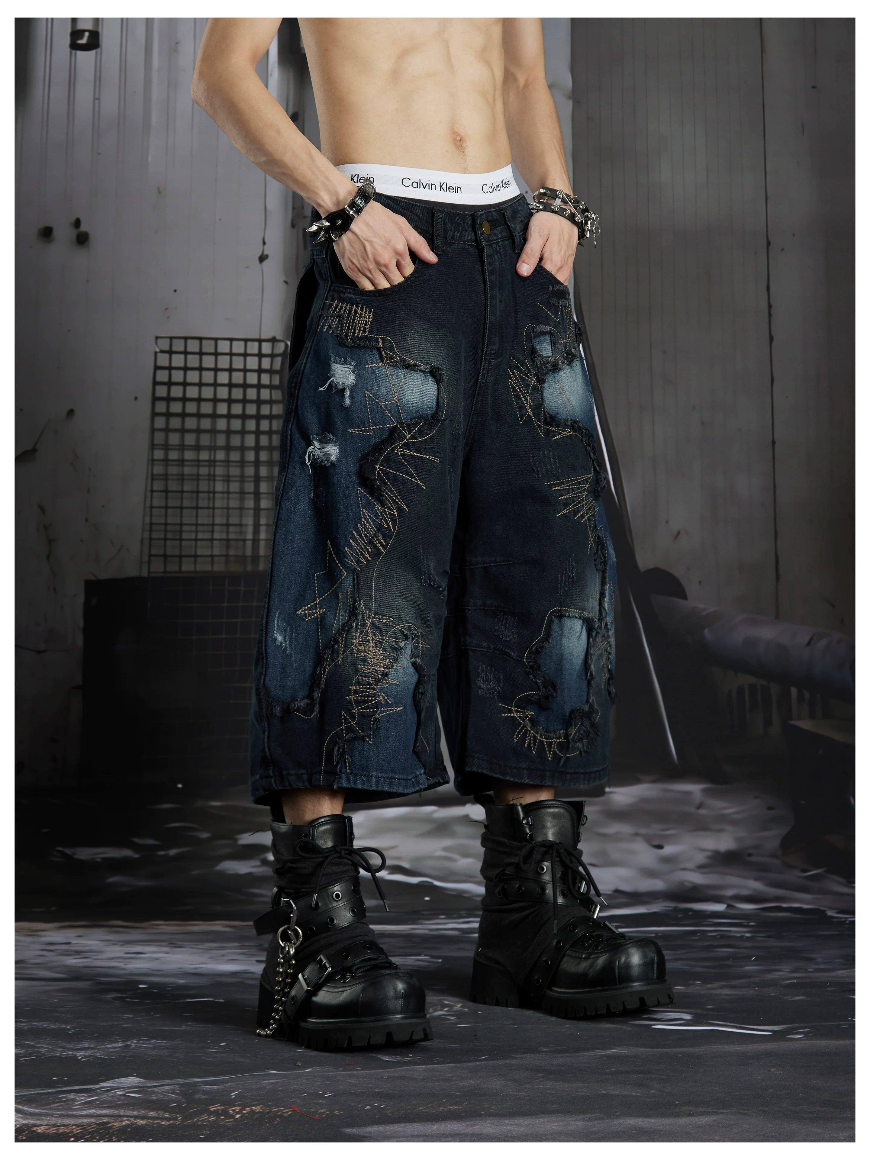 NOMANIAI Distressed, raw-edge, deconstructed loose-fit denim shorts Cropped trousers.