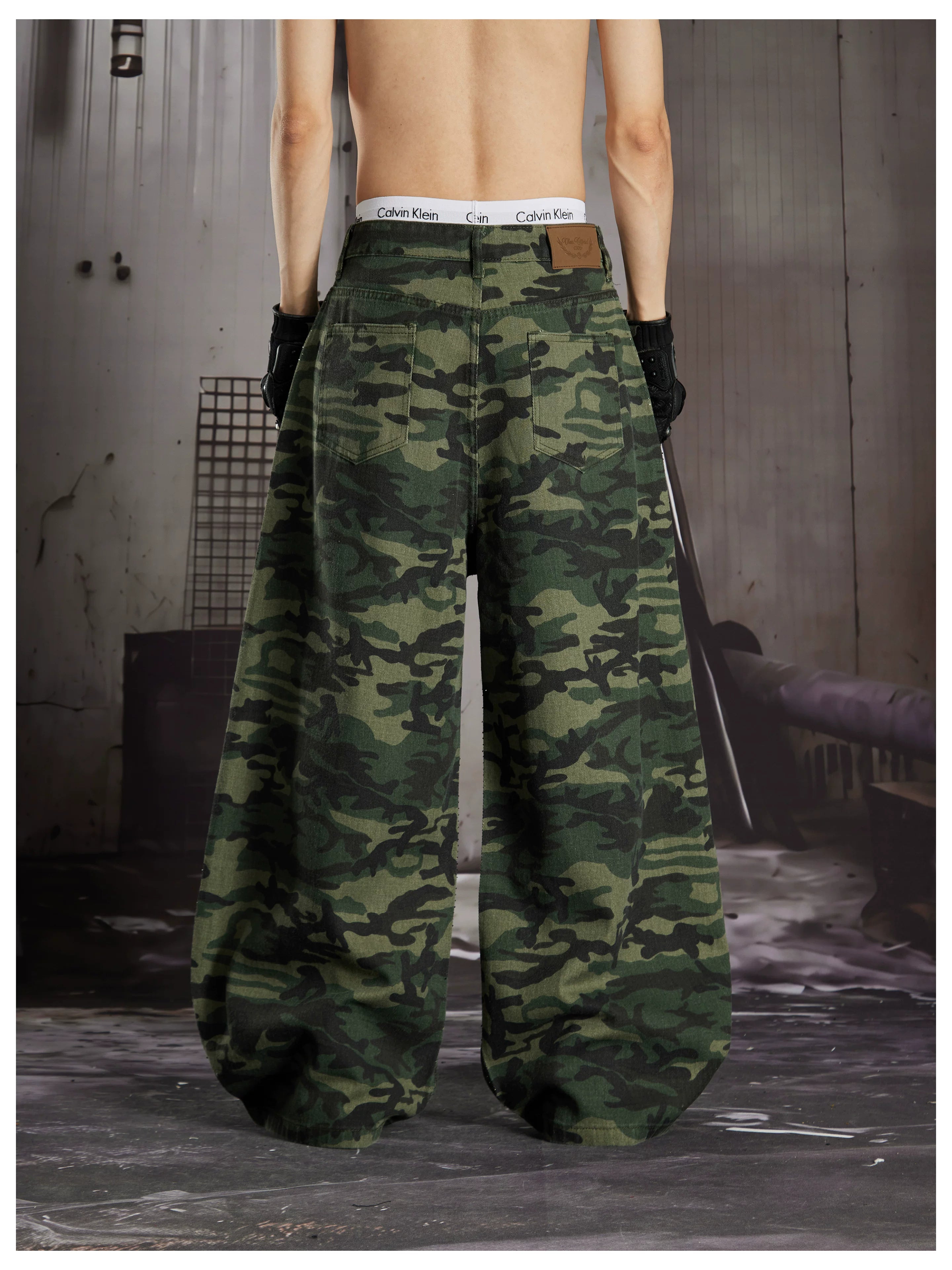 NOMANIAI Rhinestone-Embellished Vintage Camouflage Lantern-Cut Denim Jeans.