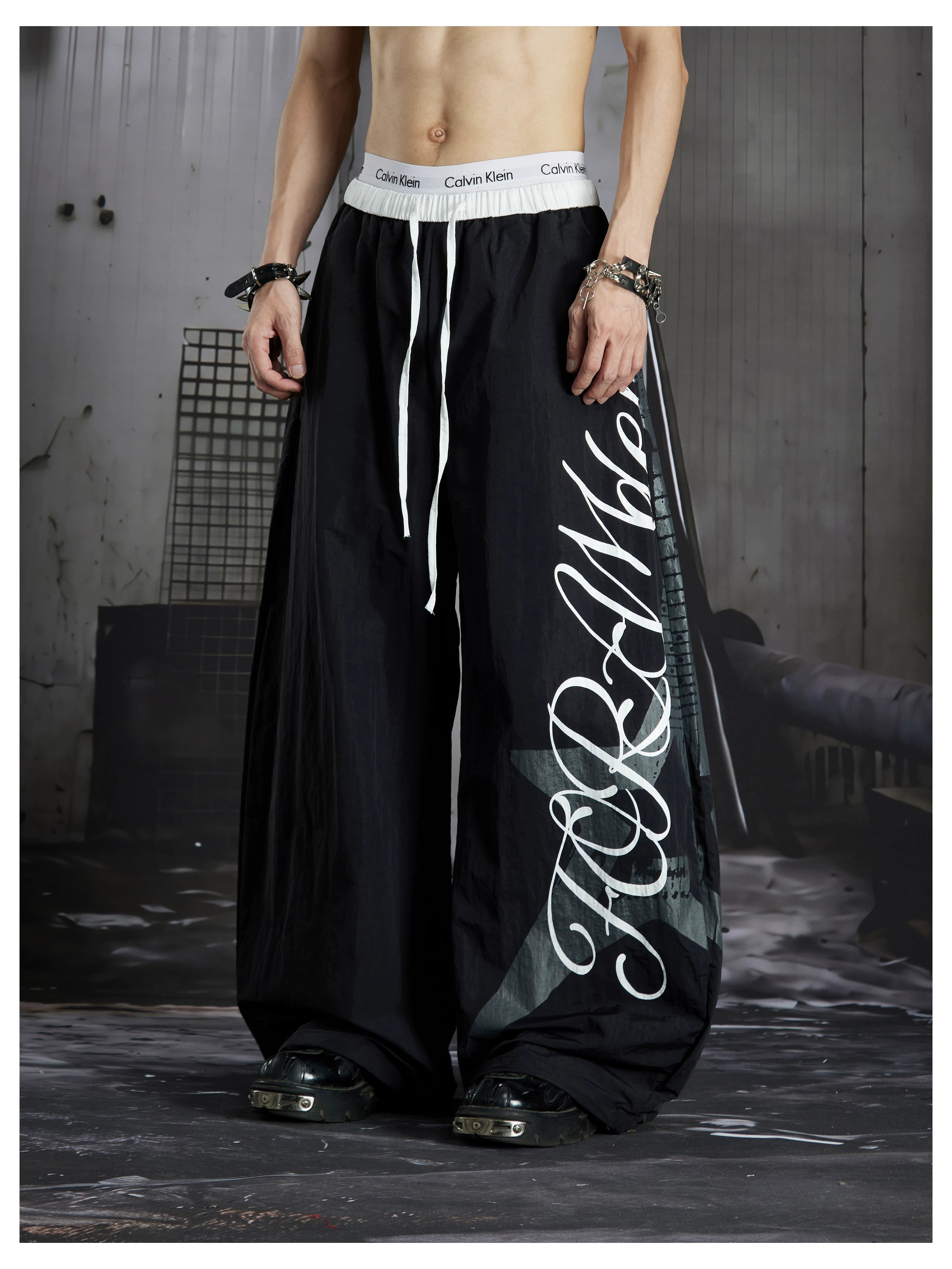 NOMANIAI Y2K-style loose-fit casual pants with leopard print and totem motifs.