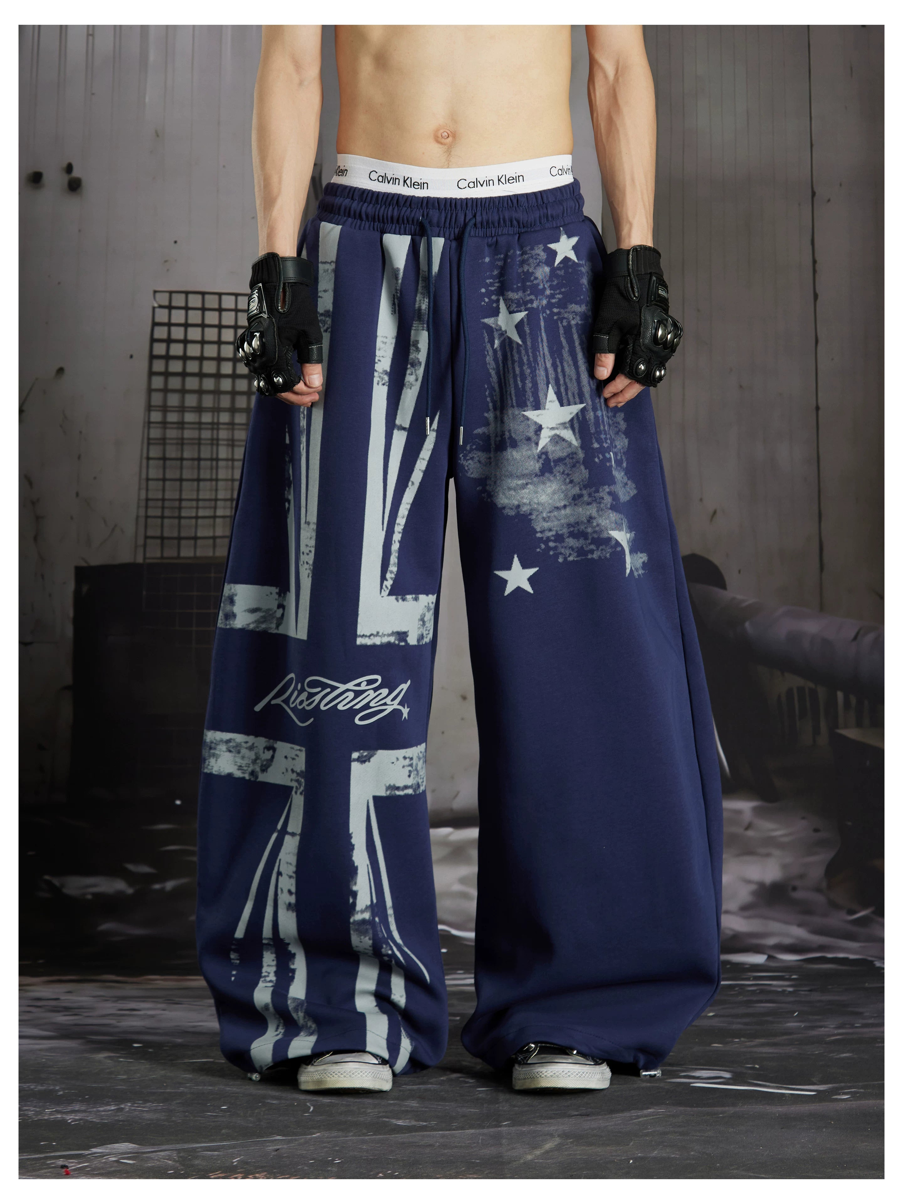 NOMANIAI  Distressed Union Jack star-print loose-fit casual sweatpants with an elastic waist.